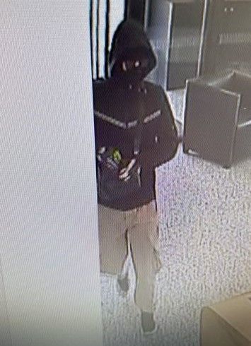 Dieser Mann steht unter dringenden Verdacht, am Dienstag (16. April 2024) eine Bank in Innsbruck überfallen zu haben. 