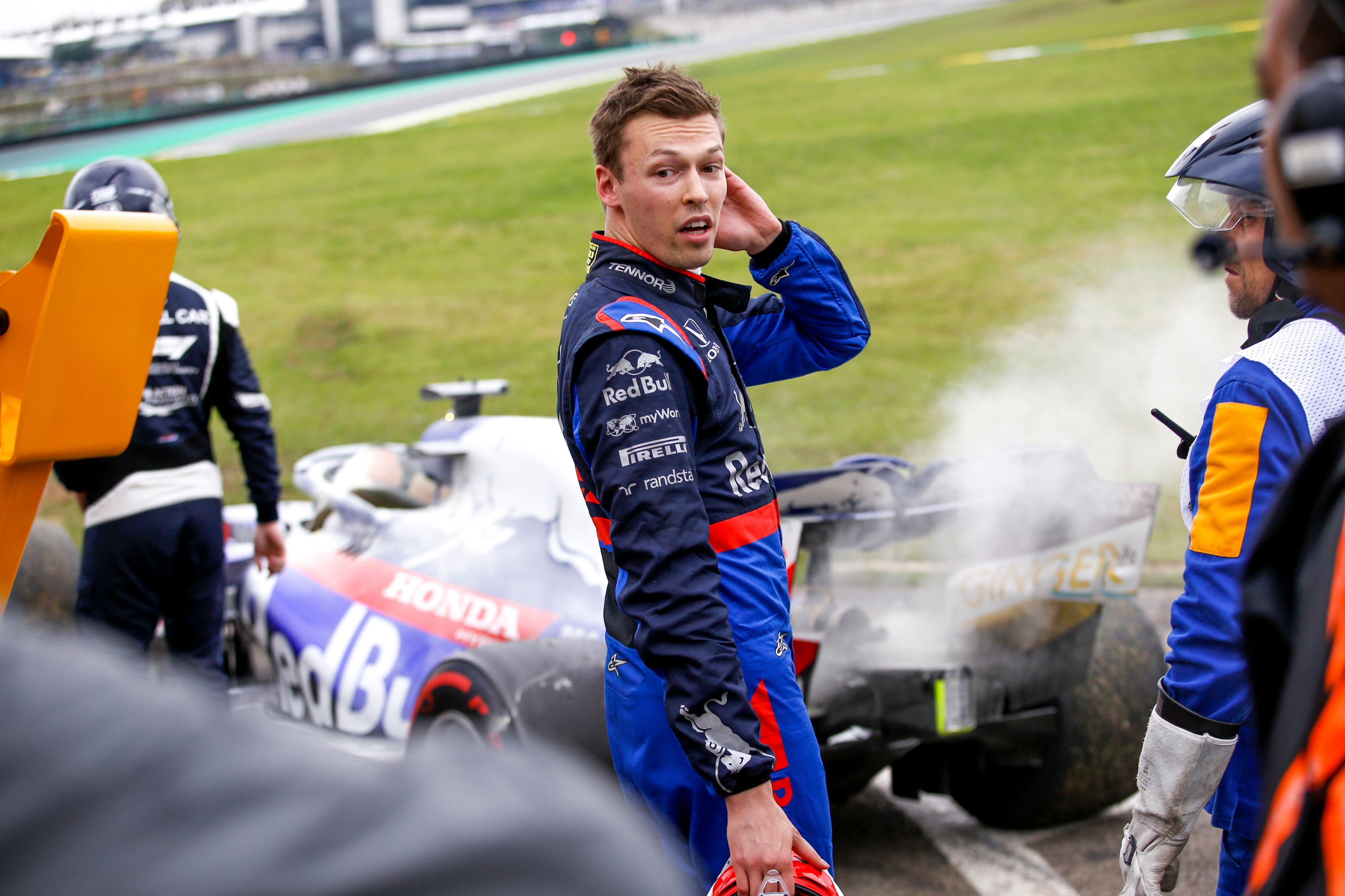 Daniil Kvyat 2019 vor dem Toro-Rosso-Wrack.