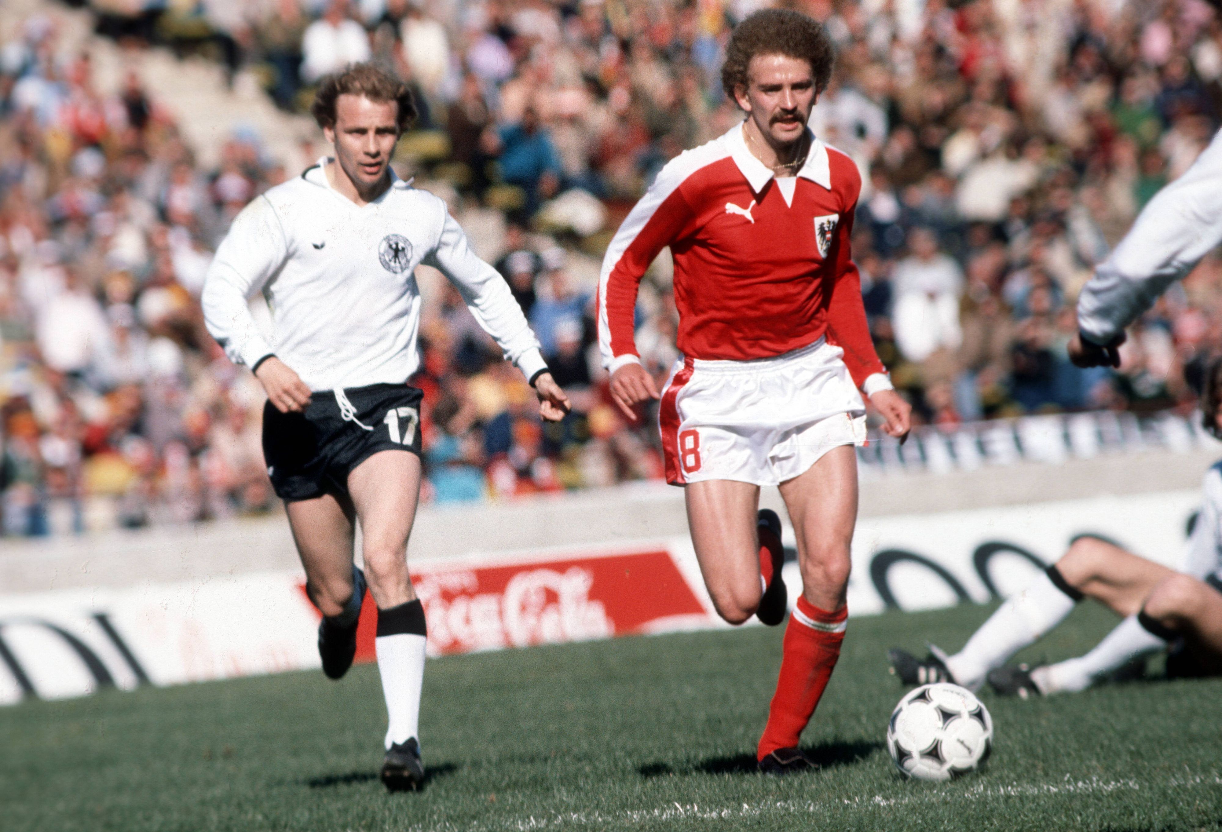 Bernd Hölzenbein gegen ÖFB-Legende Herbert Prohaska im legendären WM-Spiel von Cordoba 1978.