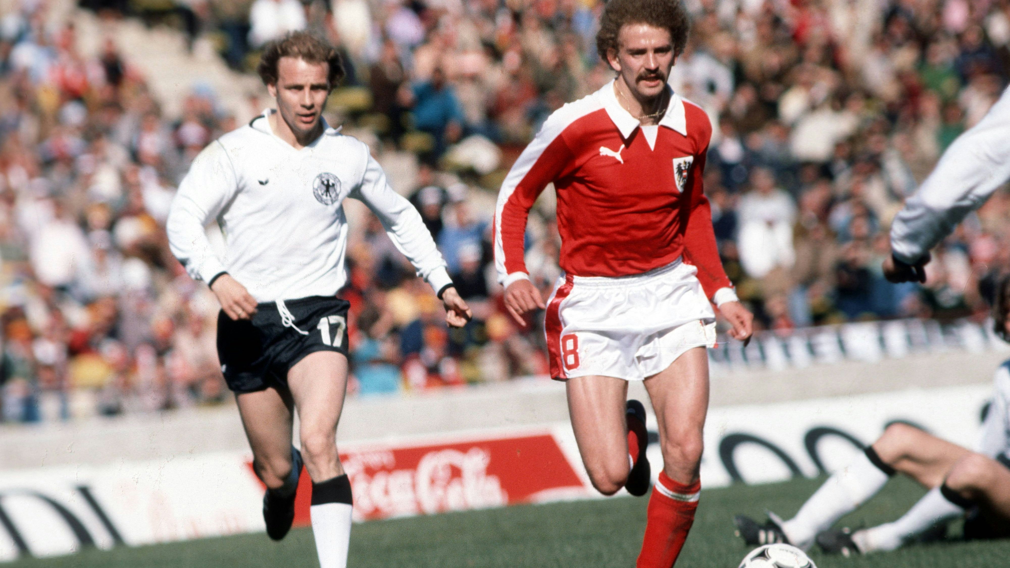 Bernd Hölzenbein gegen ÖFB-Legende Herbert Prohaska im legendären WM-Spiel von Cordoba 1978.