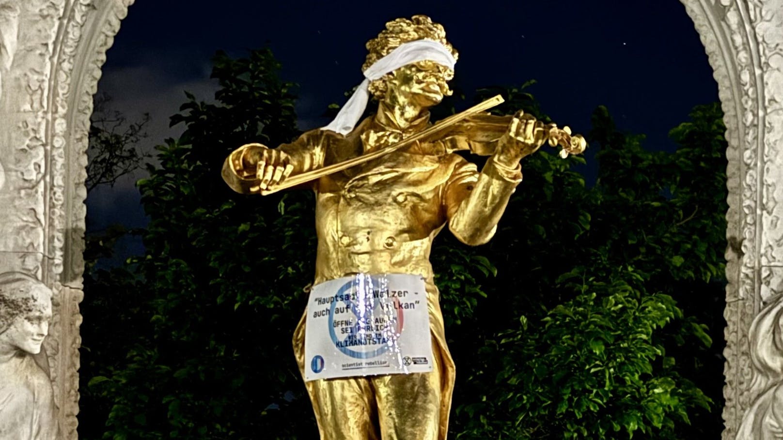 Die Statue von Johann Strauss im Stadtpark