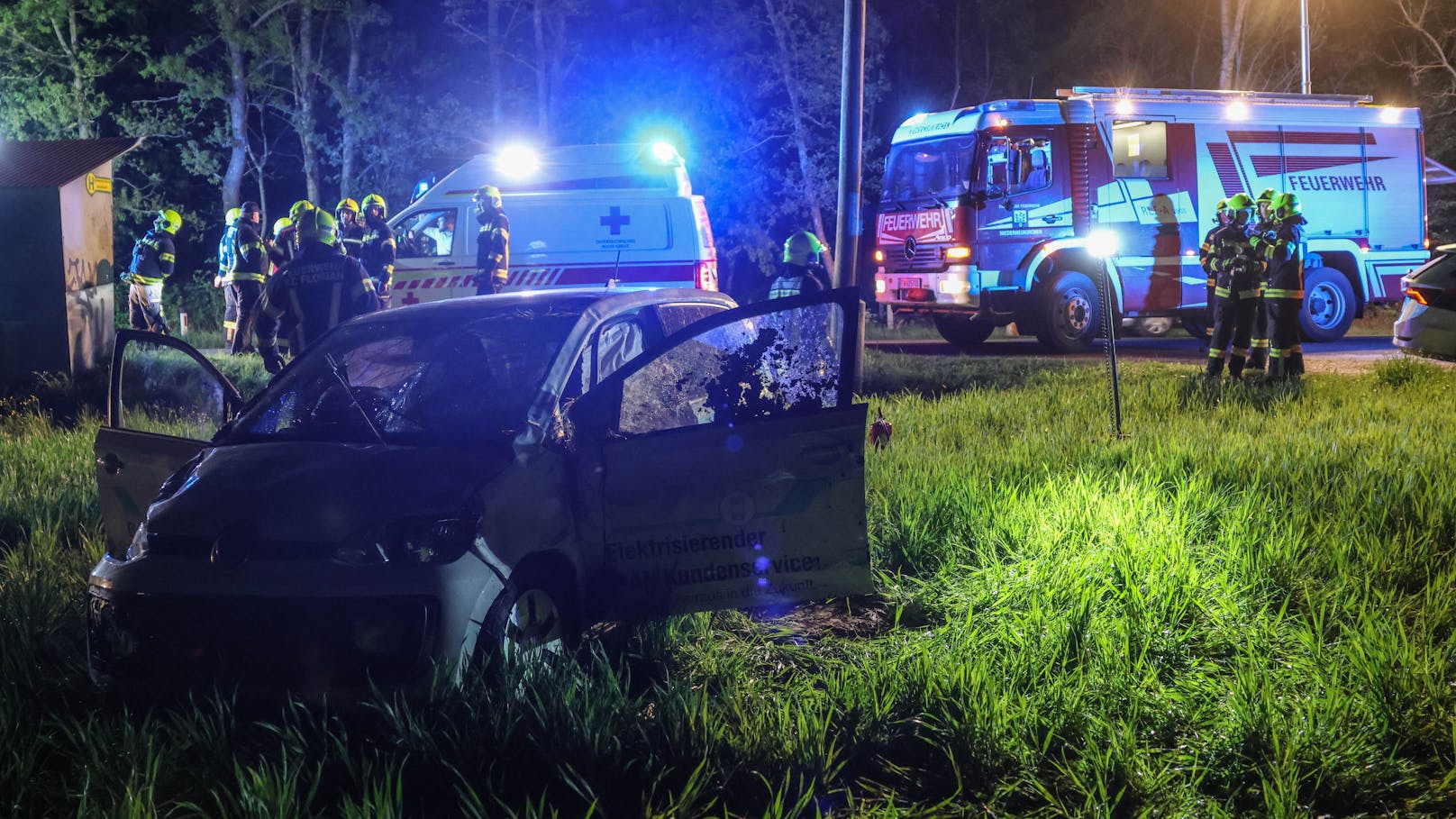 Einen Verletzten forderte Dienstagabend ein Überschlag eines Fahrzeuges, nachdem dieses bei Niederneukirchen (Bezirk Linz-Land) aus noch ungeklärter Ursache von der Straße abgekommen ist.