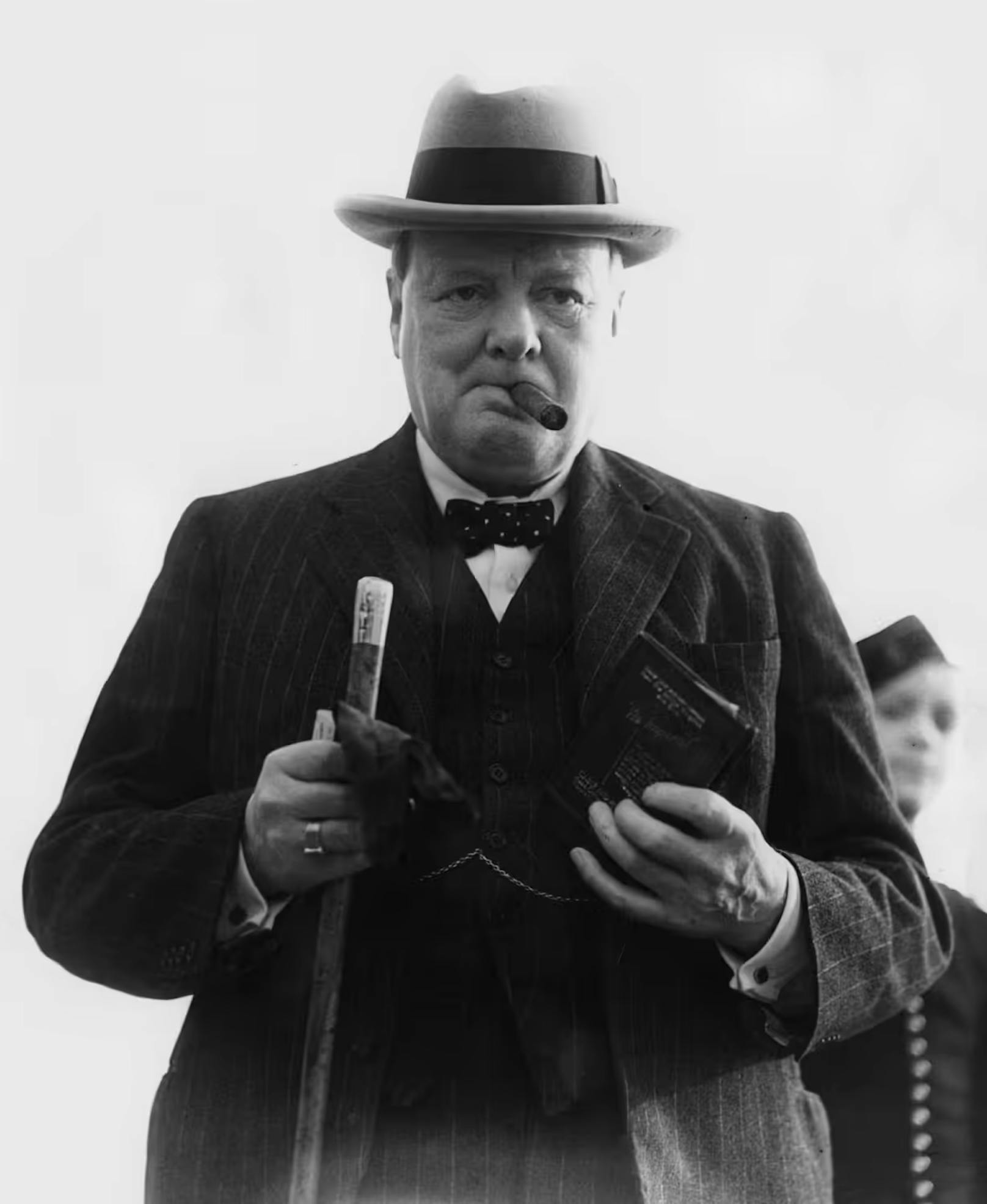 Britisches Unterhaus stimmt für ein Tabakverbot: Winston Churchill war selten ohne Zigarre im Mund anzutreffen