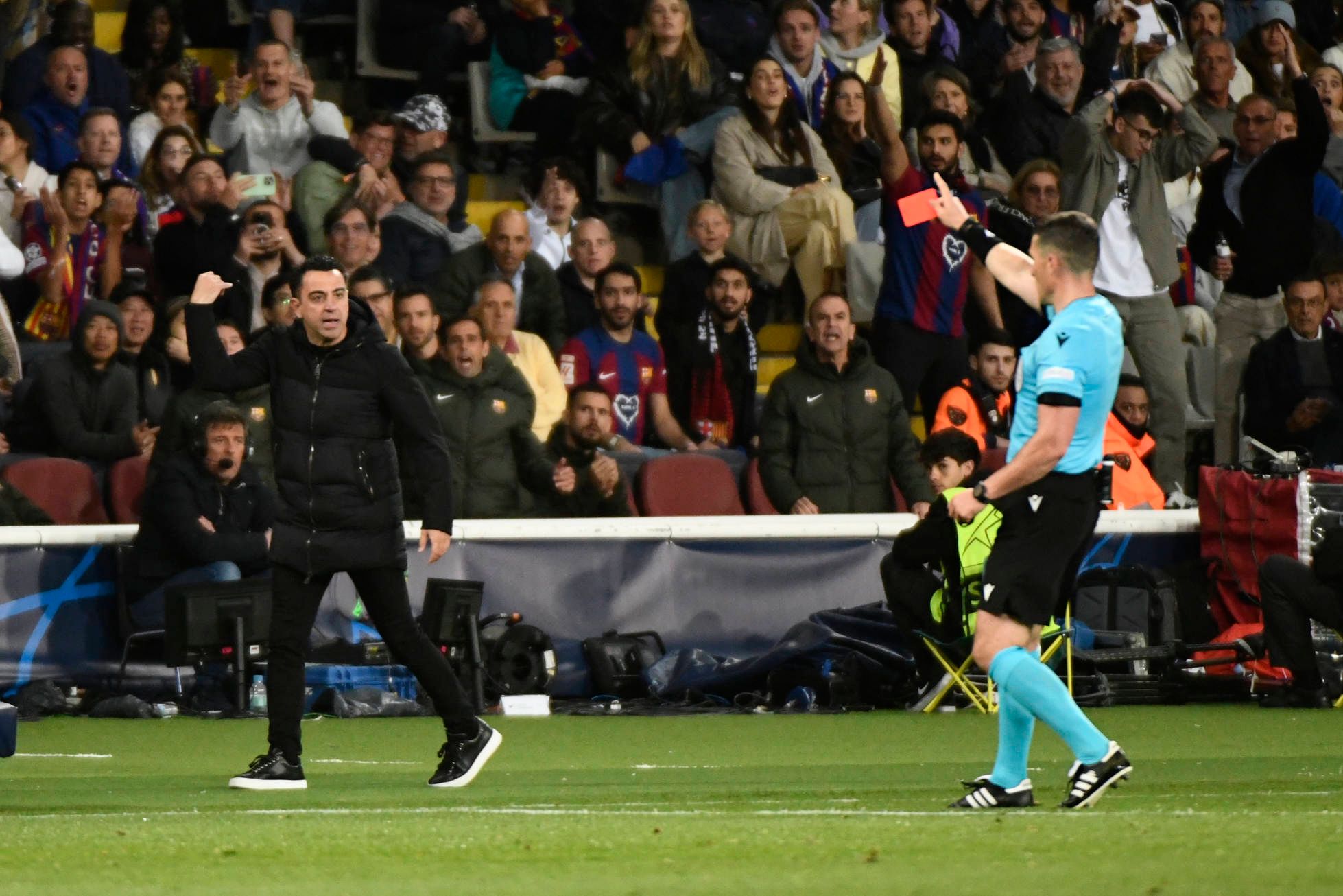 Barca-Trainer Xavi kassierte die Rote Karte.