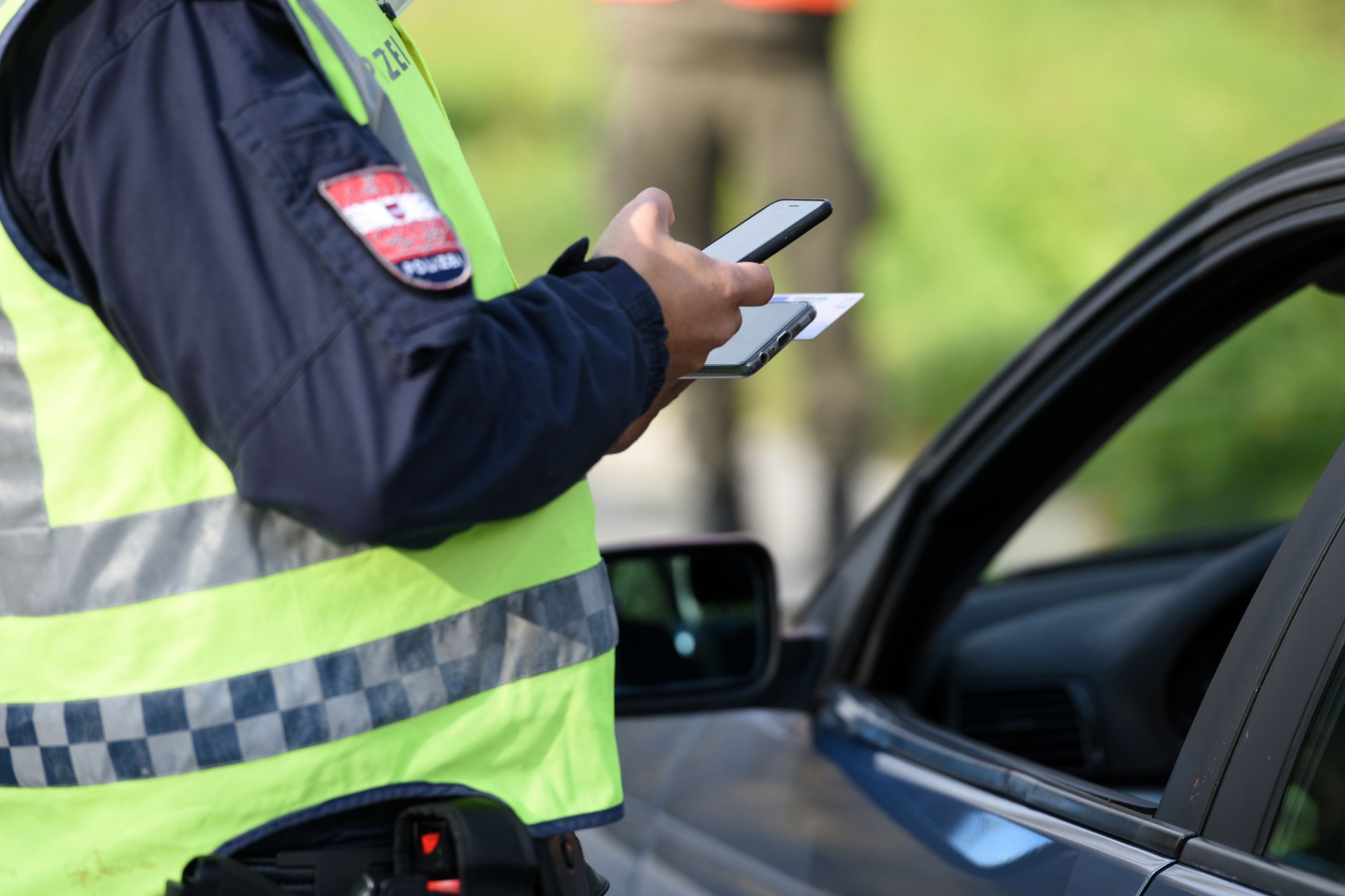 Bei einer Verkehrskontrolle machten Beamte eine überraschende Entdeckung.