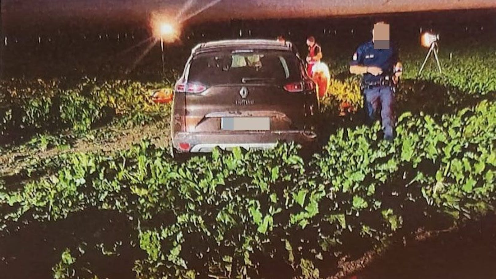 Gerald E. schleifte das Mädchen rund 45 Meter weit mit, das Auto blieb in einem Rübenfeld stehen.