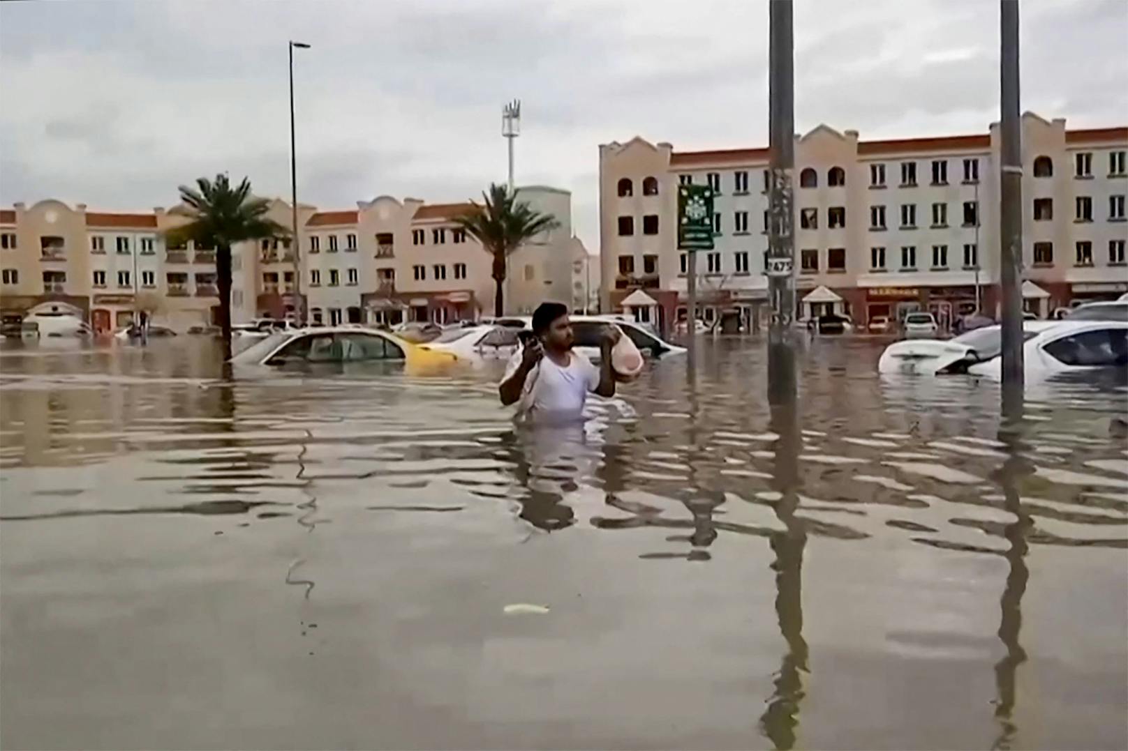 Am 16. April wurde die arabische Metropole Dubai von noch nie erlebten Regenmengen geflutet. An einem Tag gab es so viel Niederschlag wie sonst in zwei Jahren.