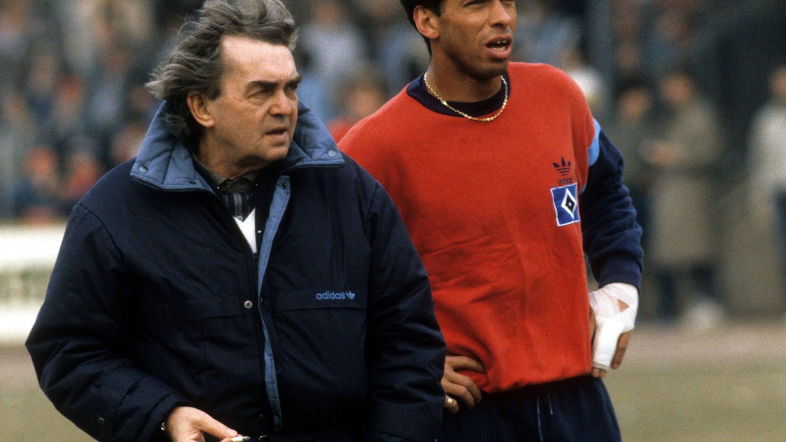 Jimmy Hartwig zu seiner Zeit beim HSV mit der österreichischen Trainer-Legende Ernst Happel.