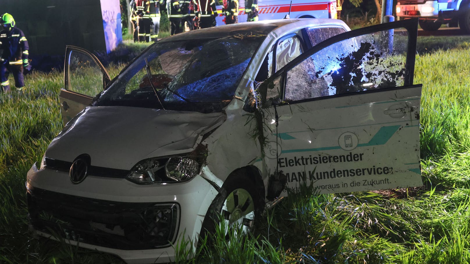 Einen Verletzten forderte Dienstagabend ein Überschlag eines Fahrzeuges, nachdem dieses bei Niederneukirchen (Bezirk Linz-Land) aus noch ungeklärter Ursache von der Straße abgekommen ist.