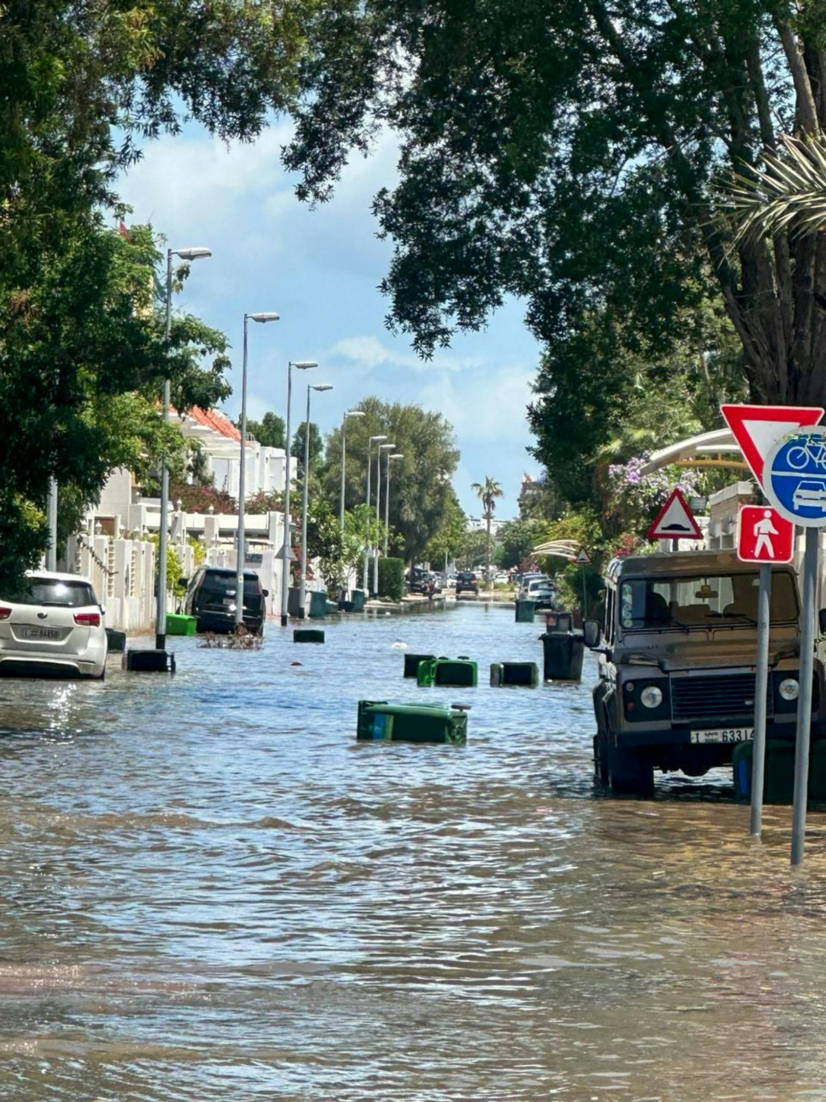 Am 16. April wurde die arabische Metropole Dubai von noch nie erlebten Regenmengen geflutet. An einem Tag gab es so viel Niederschlag wie sonst in zwei Jahren.