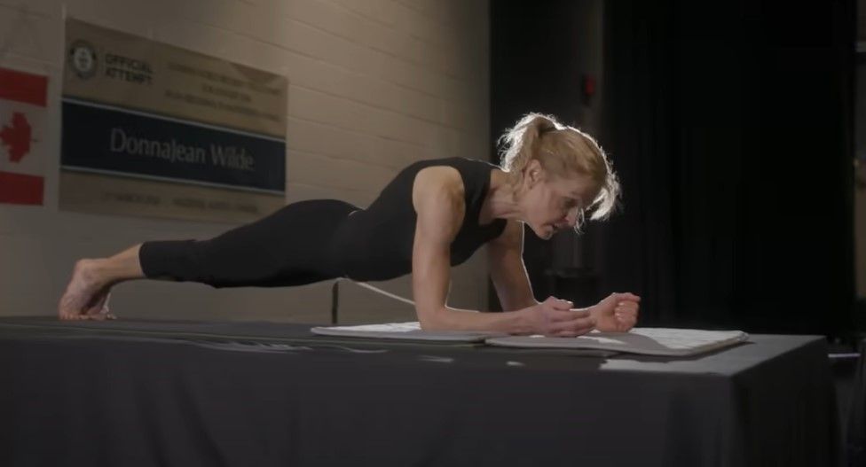 Heute.at - Längste Plank – eine Großmutter ist neue Rekordhalterin