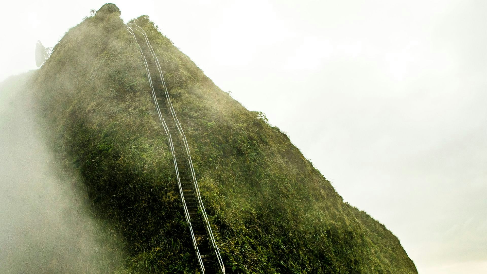 Illegal, aber schön: Der Aufstieg über die Haʻikū Stairs auf Hawaii