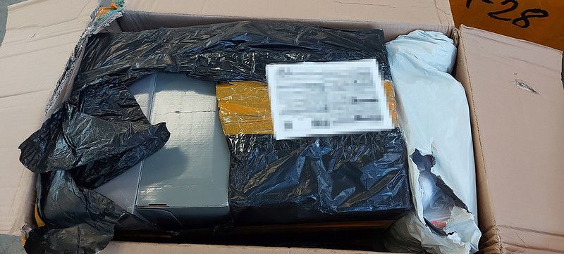 Unzählige Sonnenbrillen, Schuhe, Handy-Hüllen, Ladekabel und Kopfhörer sollten eingeschleust werden.