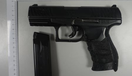 Die Schreckschusspistole wurde sichergestellt.