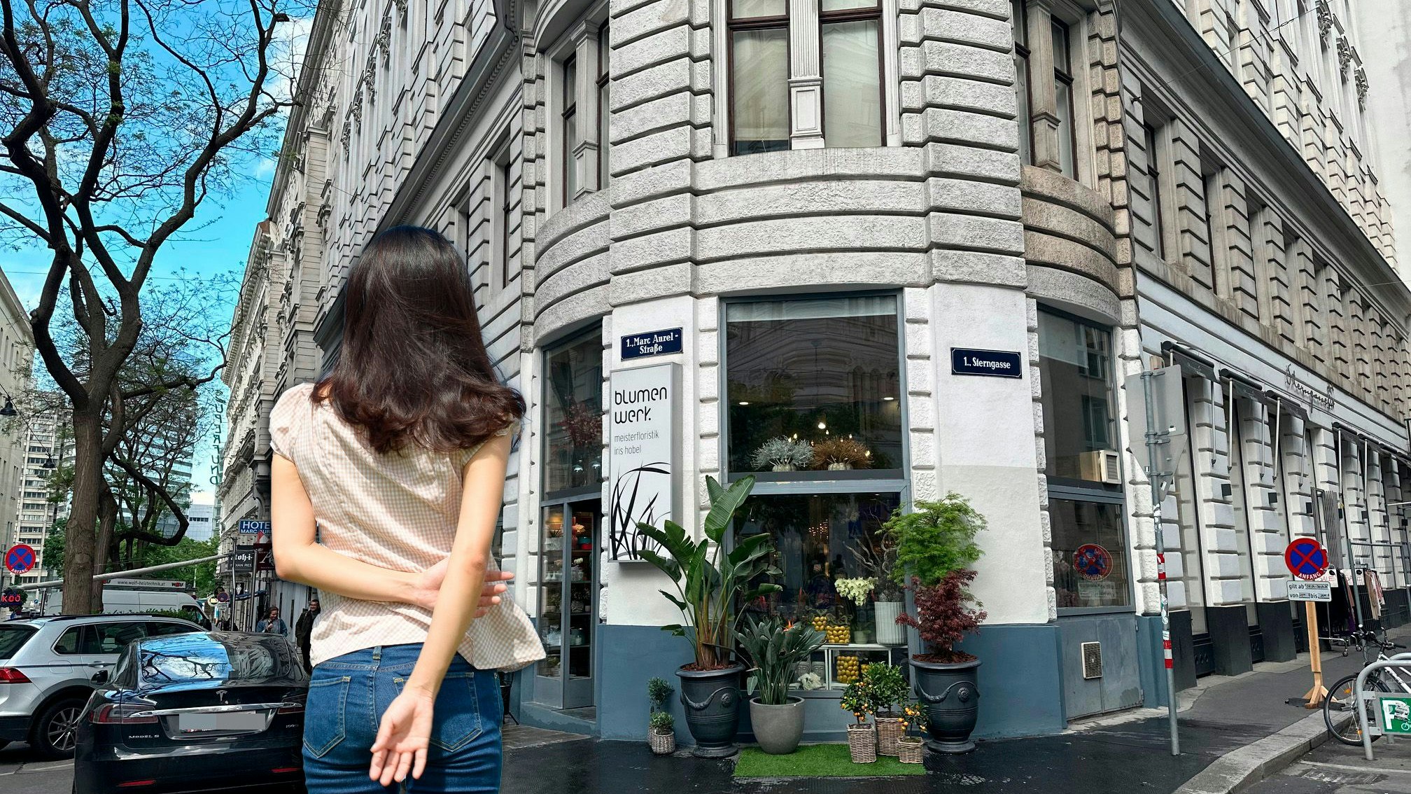 Ein Wiener Hochstapler brachte Frauen um ihr Geld. Auch der Floristin Iris H. schuldet er mehrere Tausend Euro.