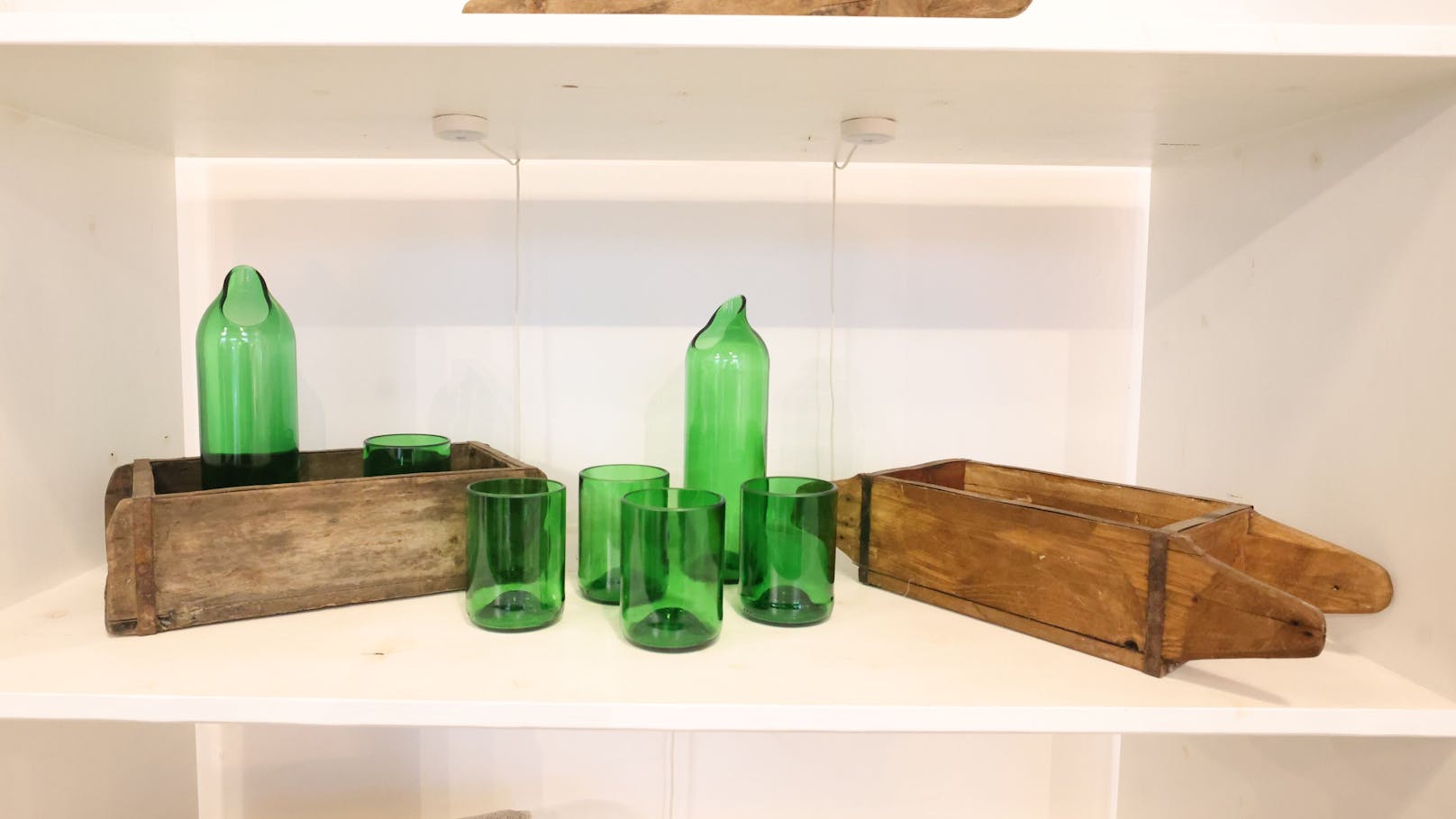 Aus alten Flaschen entstehen beispielsweise Karaffen und Gläser.