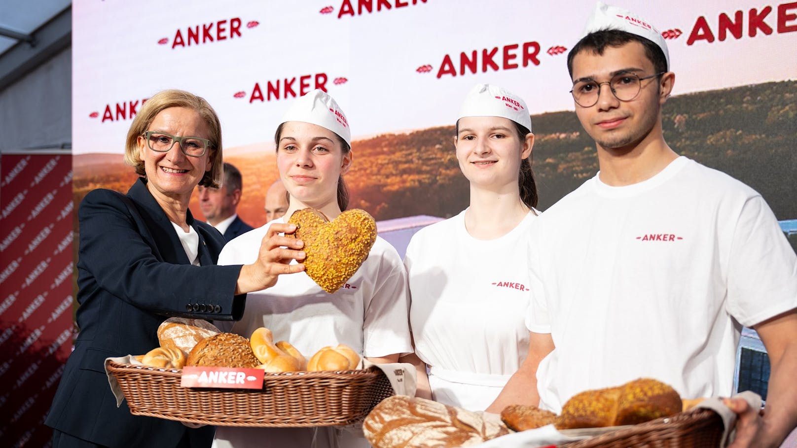 70 Mio. Euro! Großbäckerei bäckt jetzt in NÖ Brot