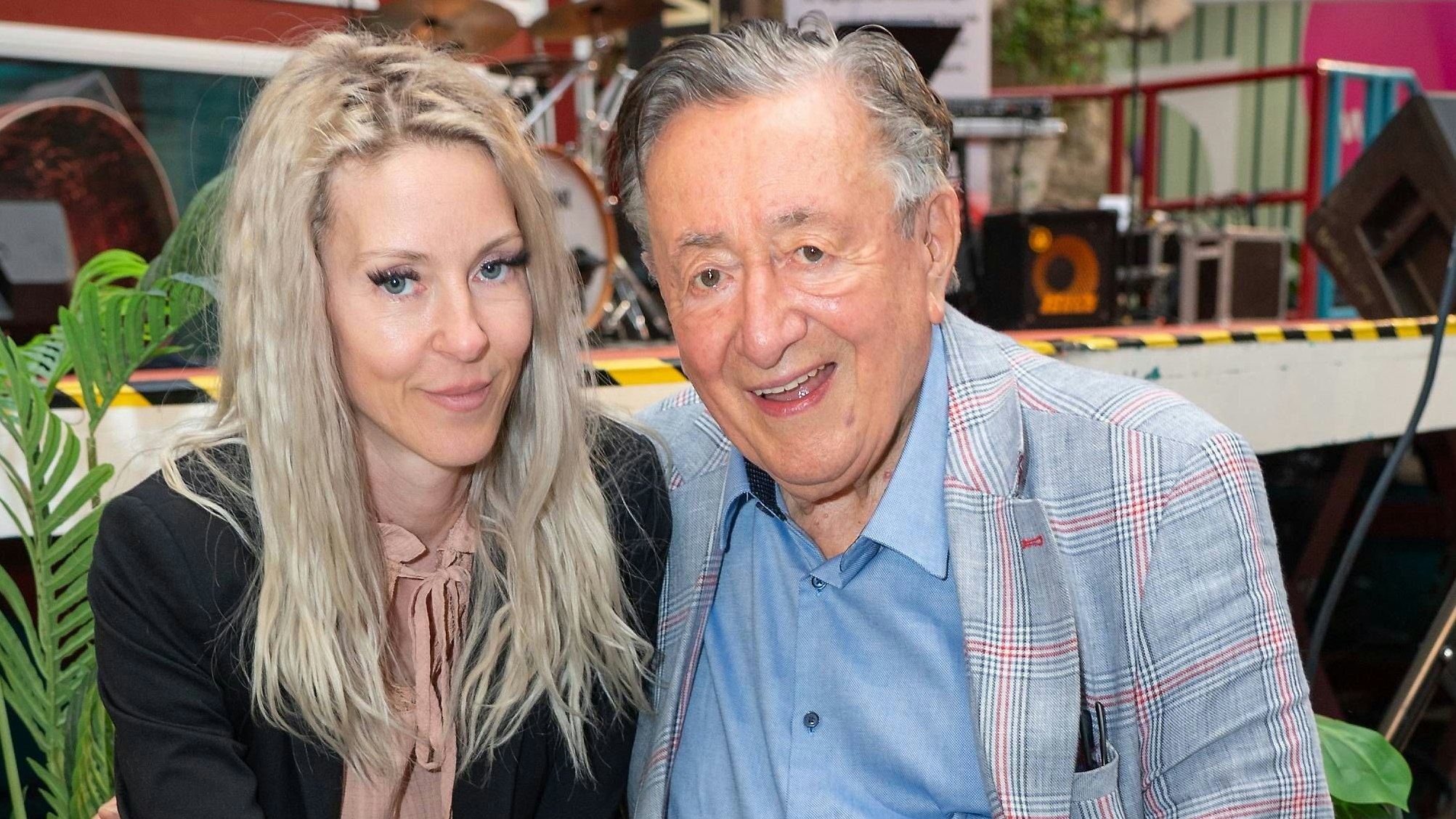 Jetzt soll alles ganz schnell gehen! Richard Lugner und sein "Bienchen" Simone wollen heiraten. Es ist "Mörtels" sechste Ehe.