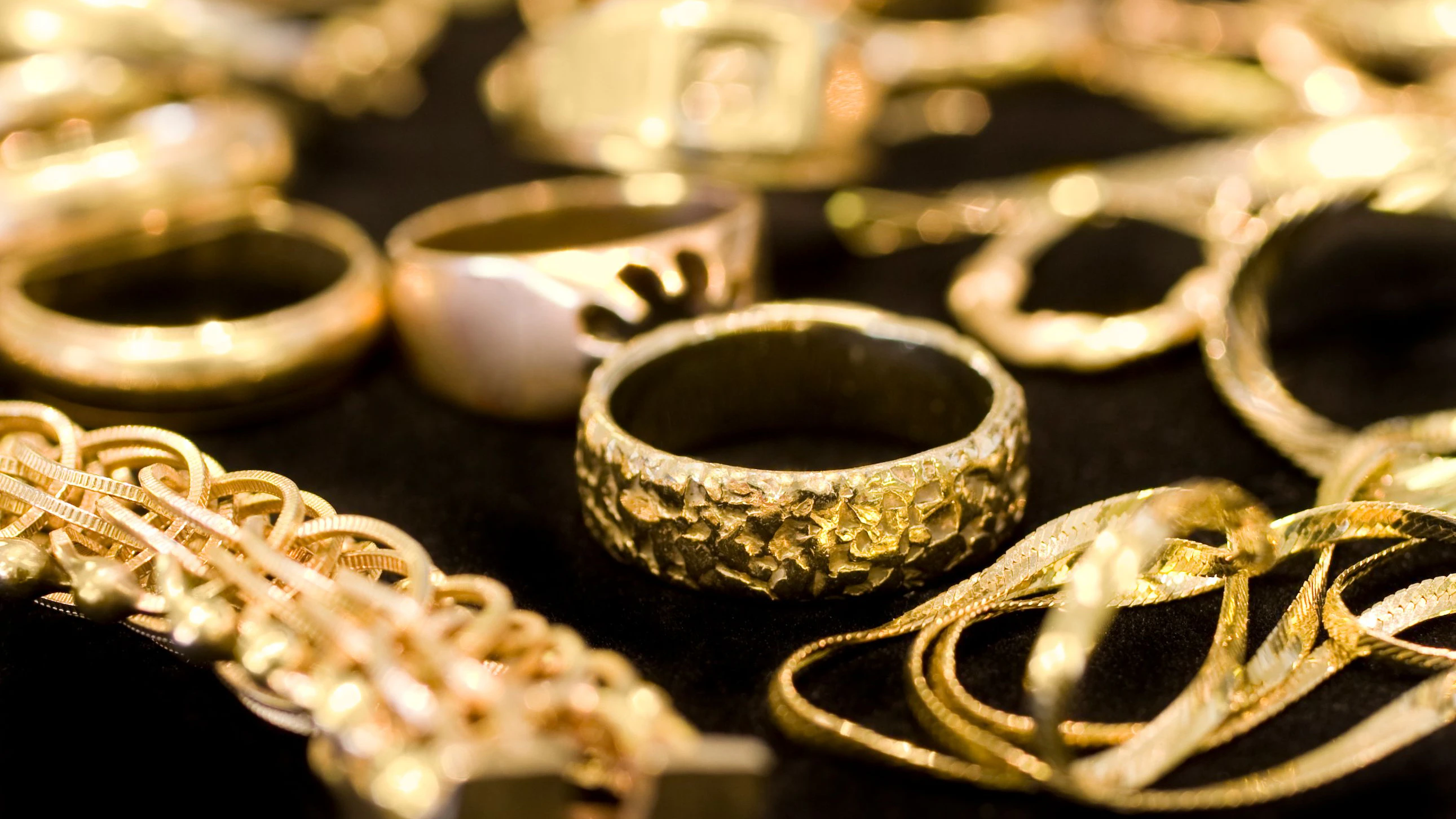 Die Frau bestellte diversen Goldschmuck – erhielt die Ware aber nie.