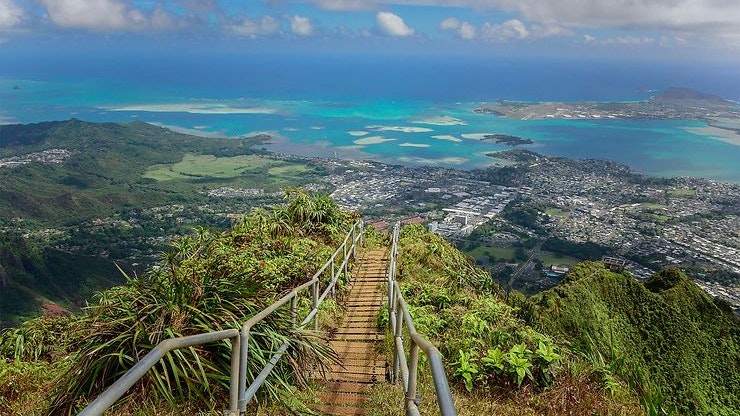 Illegal, aber schön: Der Aufstieg über die Haʻikū Stairs auf Hawaii