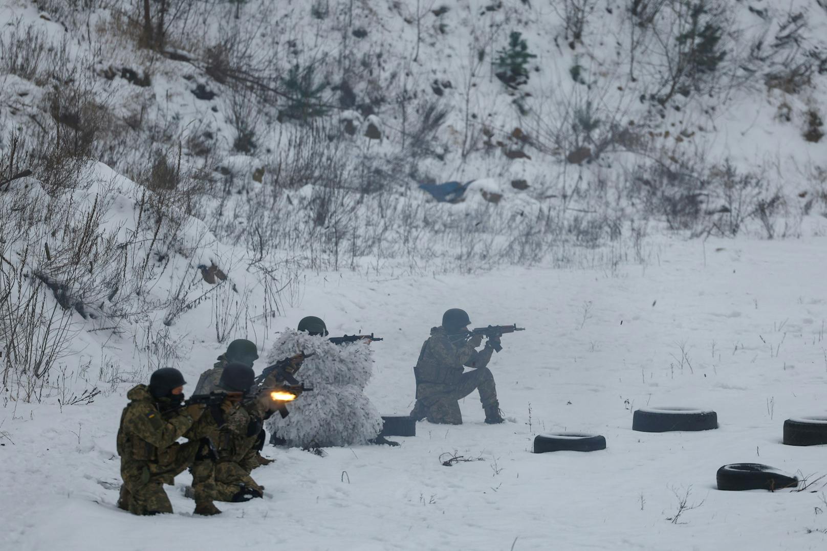 Die Einheit bei einer Schießübung im Dezember an einem unbekannten Ort in der Nähe von Kiew.