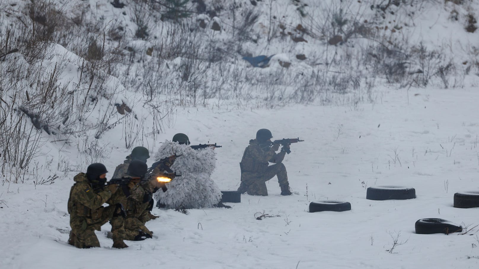 Die Einheit bei einer Schießübung im Dezember an einem unbekannten Ort in der Nähe von Kiew. (Archiv)