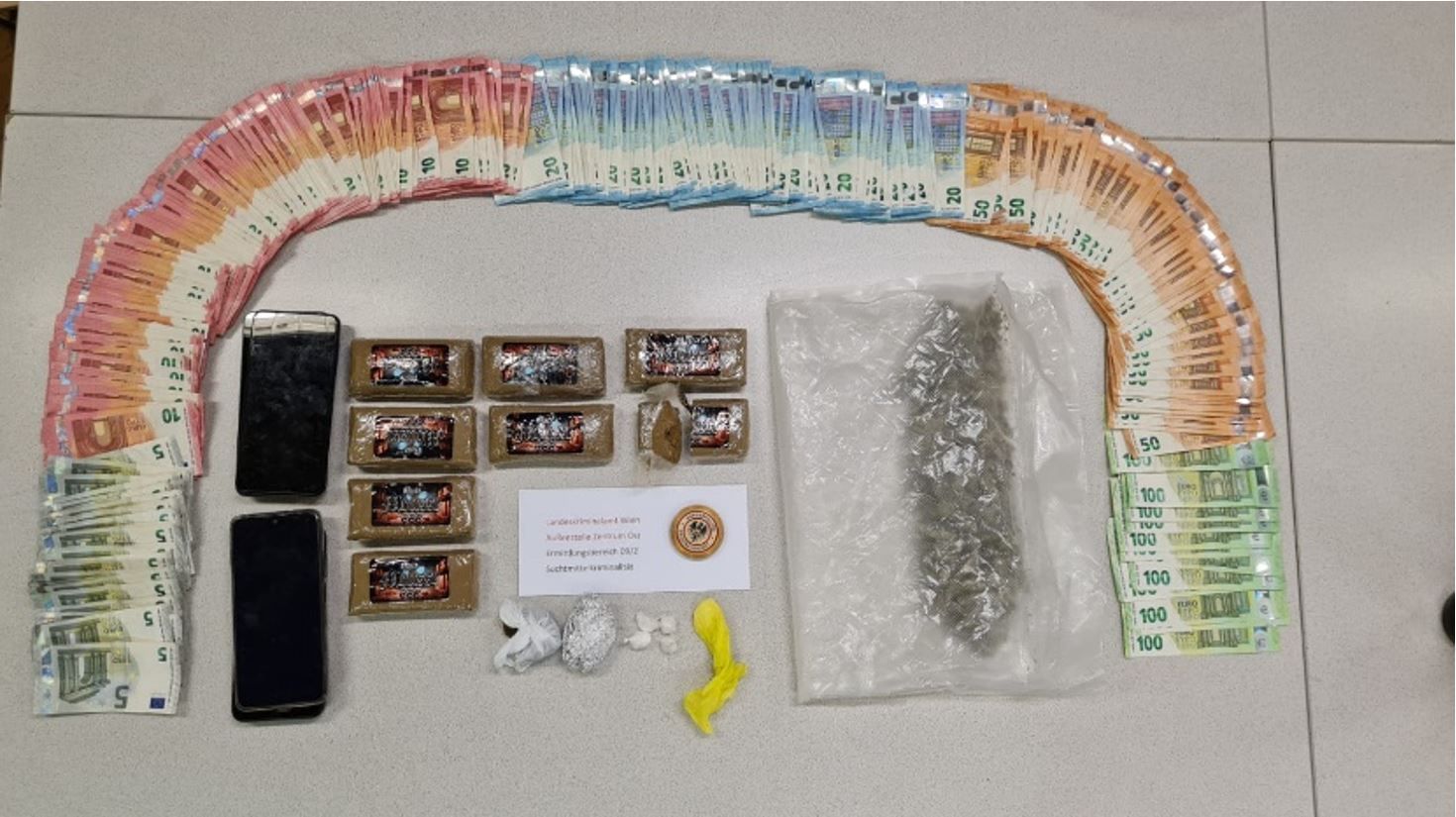 Die Hausdurchsuchung brachte fette BEute zutage.