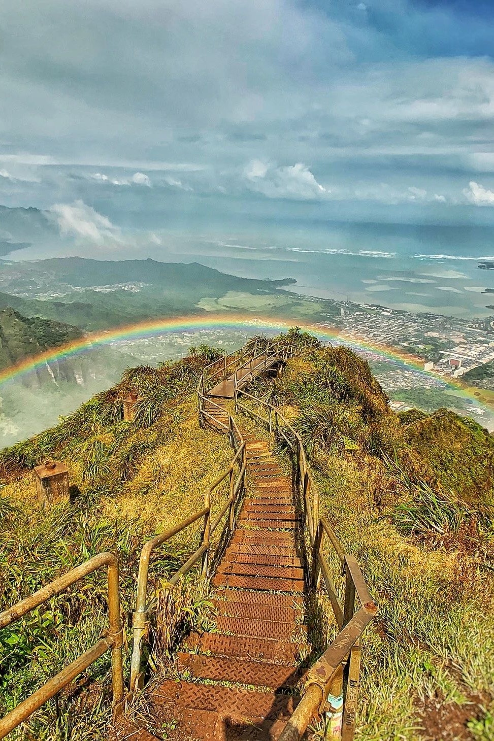 Illegal, aber schön: Der Aufstieg über die Haʻikū Stairs auf Hawaii
