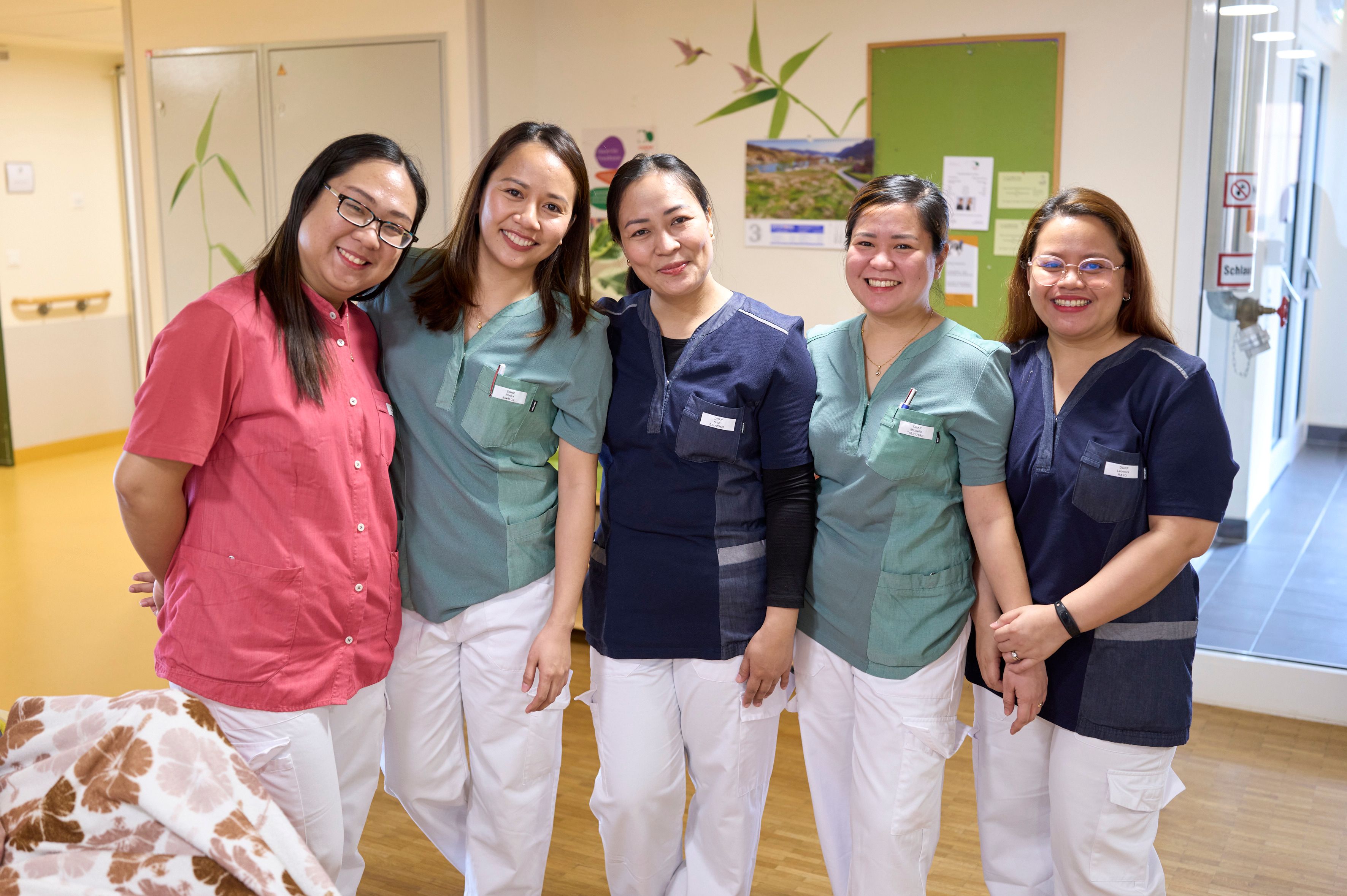 Die fünf neuen Pflegerinnen wurden herzlich vom Team im Casa Kagran aufgenommen.