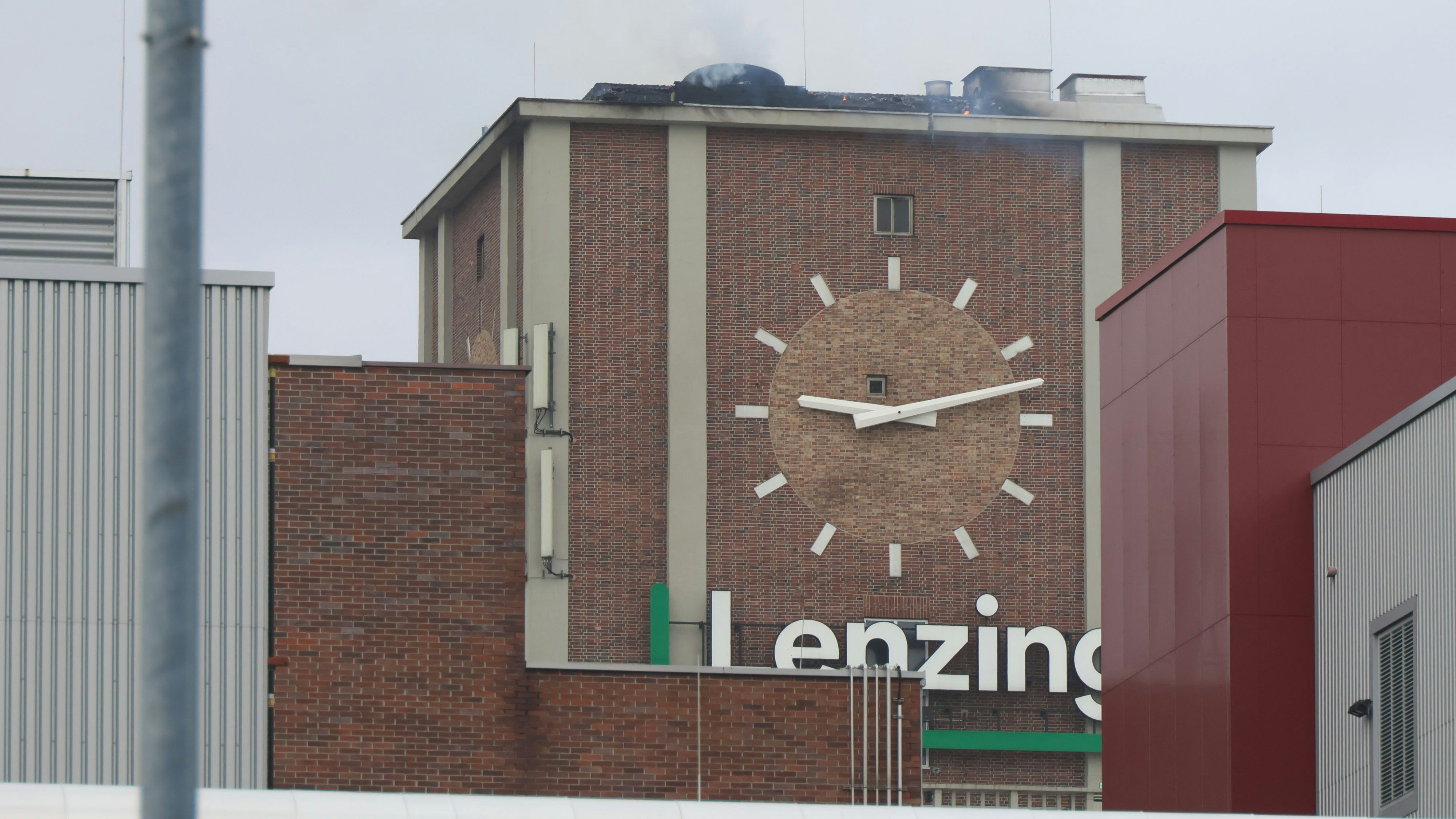 Heute.at - Riesen-Schock bei Lenzing – 500 Jobs wackeln jetzt