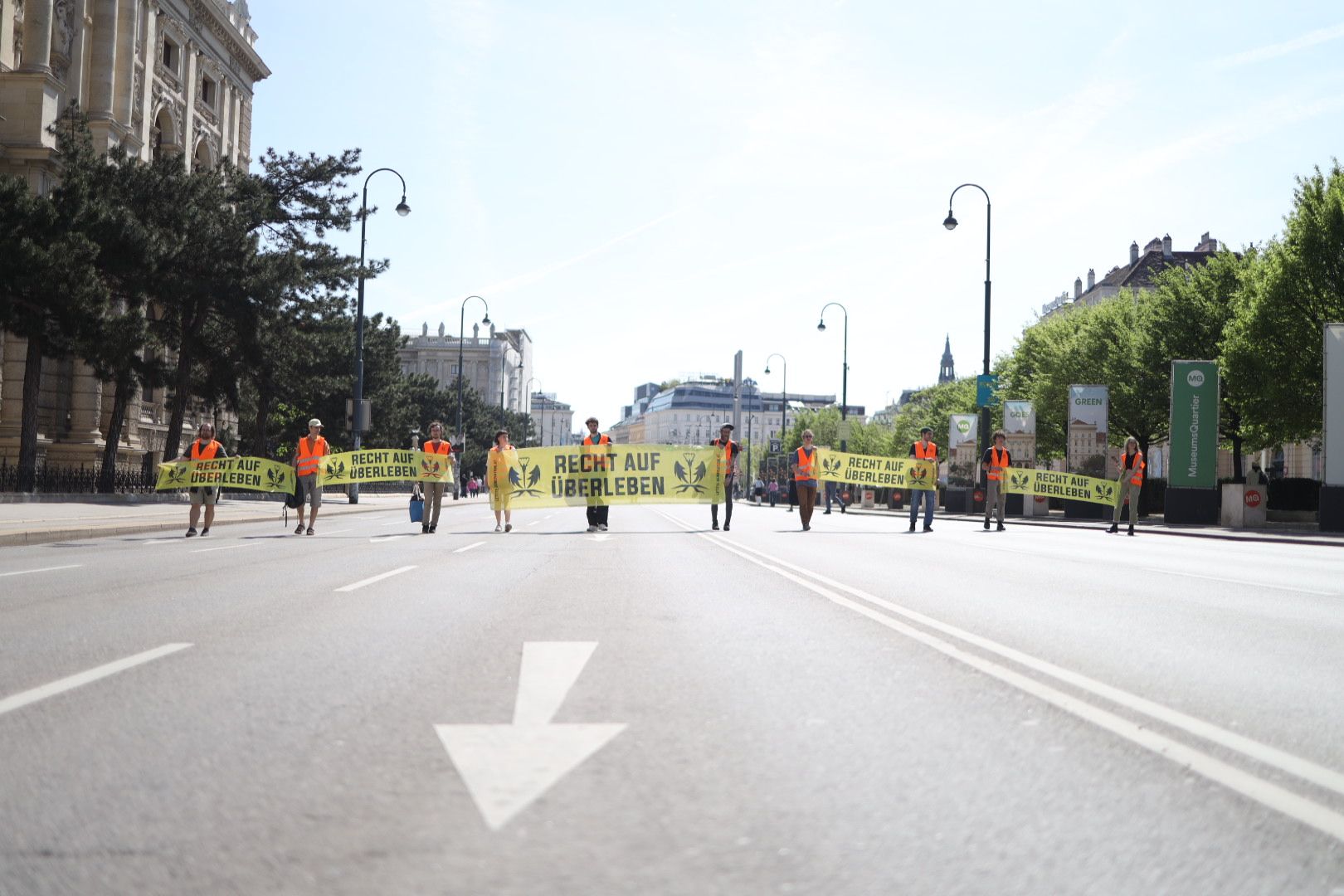 Neue Strategie der Klimakleber. Am Freitag protestierte die Letzte Generation an mehreren Verkehrsknotenpunkten.