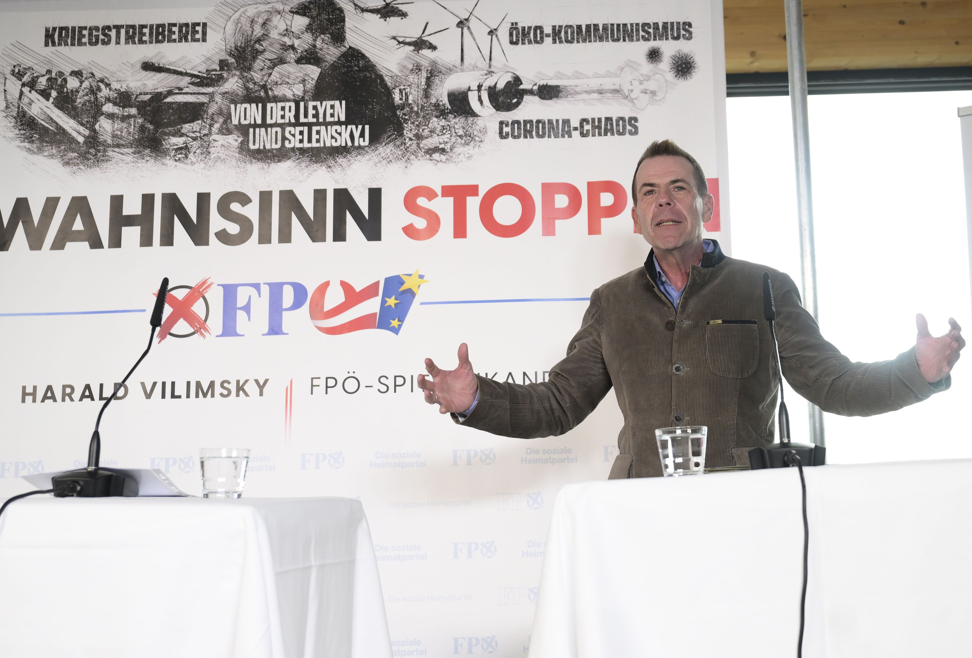 Am Freitag präsentierte die FPÖ mit ihrem Spitzenkandidaten Harald Vilimsky ihre Plakate für die EU-Wahl.