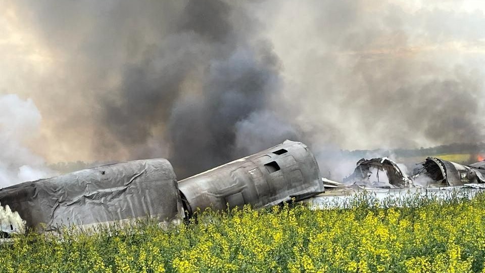 A view shows the wreckage of an aircraft, following what local regional authorities called the crash of a Russian military plane in Krasnogvardeysky district of the Stavropol region, Russia, in this picture published April 19, 2024. Governor of Stavropol Region Vladimir Vladimirov via Telegram/Handout via REUTERS ATTENTION EDITORS - THIS IMAGE HAS BEEN SUPPLIED BY A THIRD PARTY. NO RESALES. NO ARCHIVES. MANDATORY CREDIT. 
