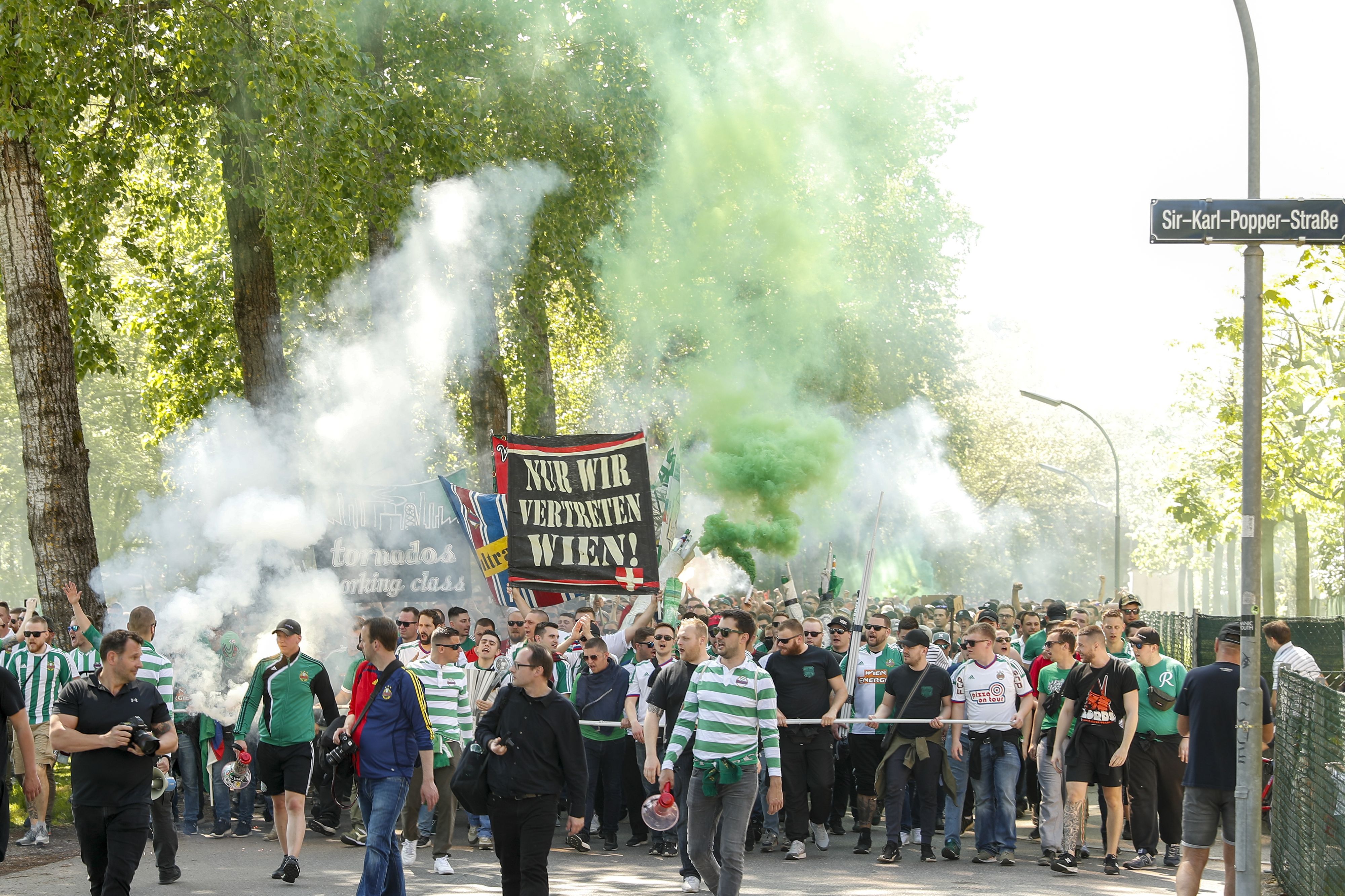 Rapid-Fanmarsch vor dem Cup-Finale 