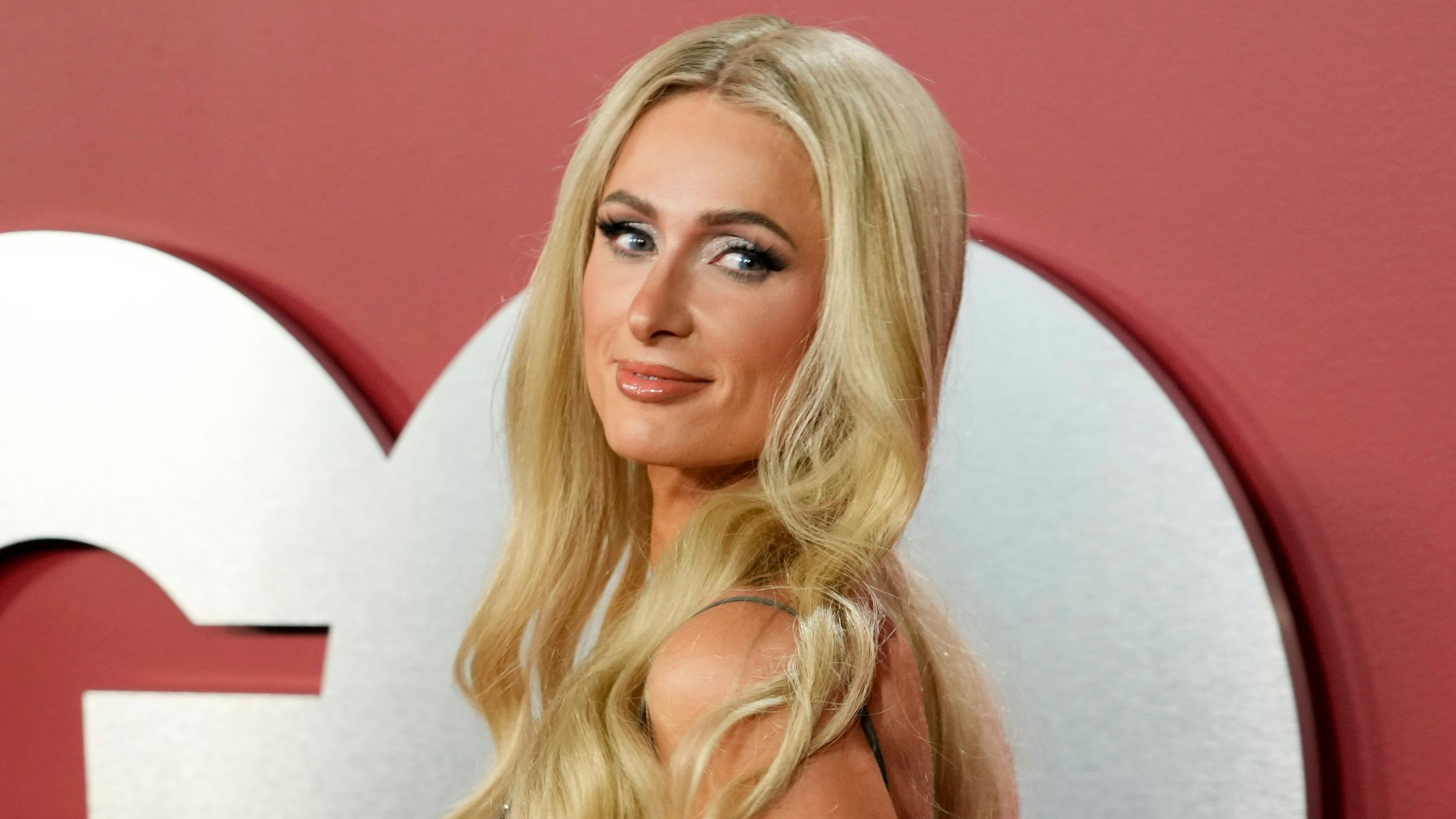 Heute.at - Endlich! Paris Hilton zeigt erstmalig Tochter London