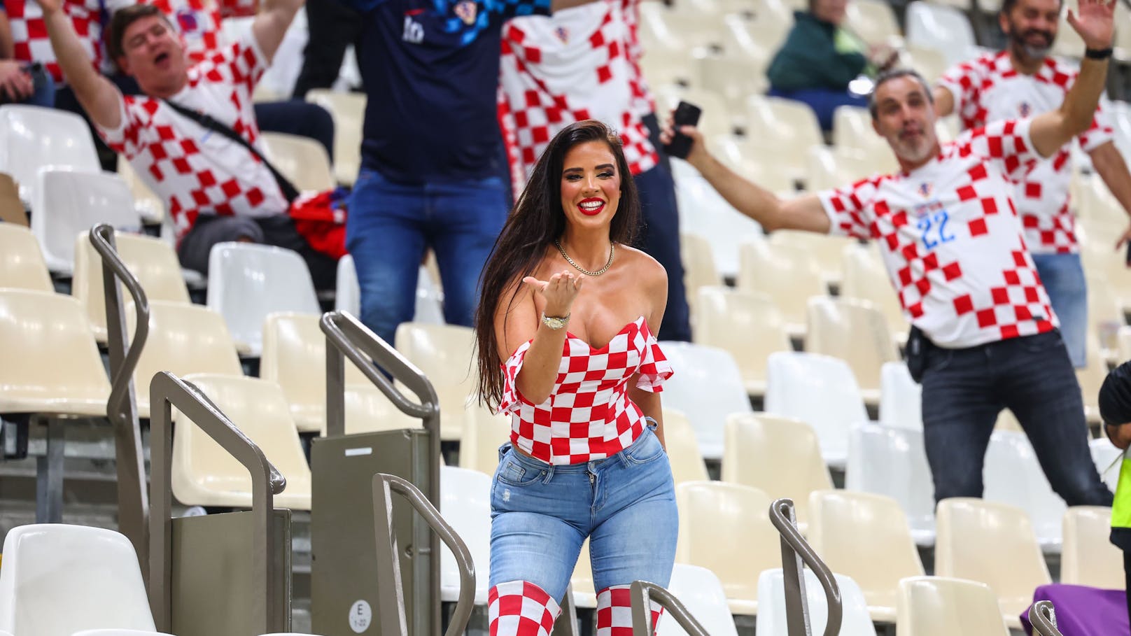EM-Ärger! Kroaten sperren Superfan Miss-Kroatien aus