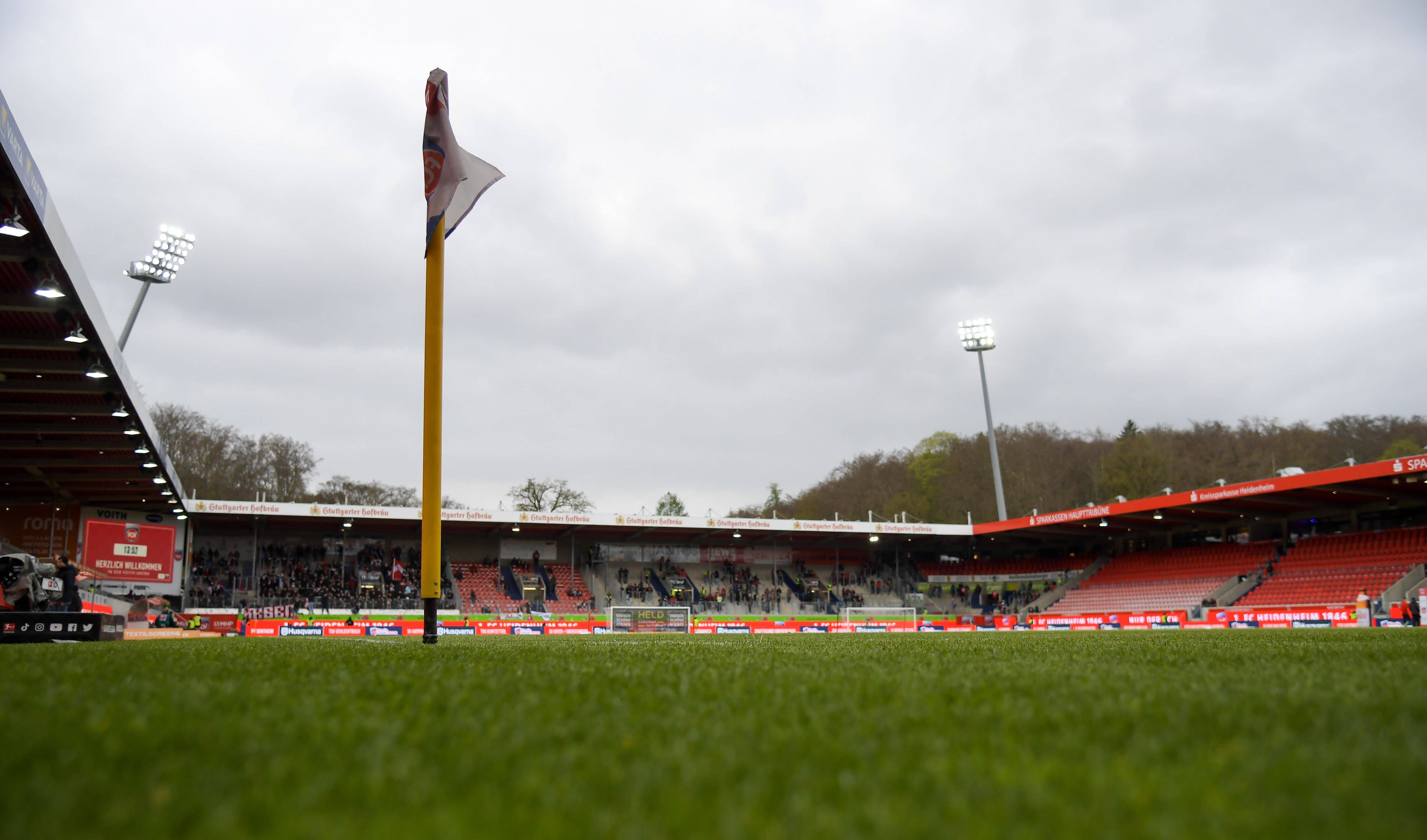 In Heidenheim stinkt der Auswärtsblock.
