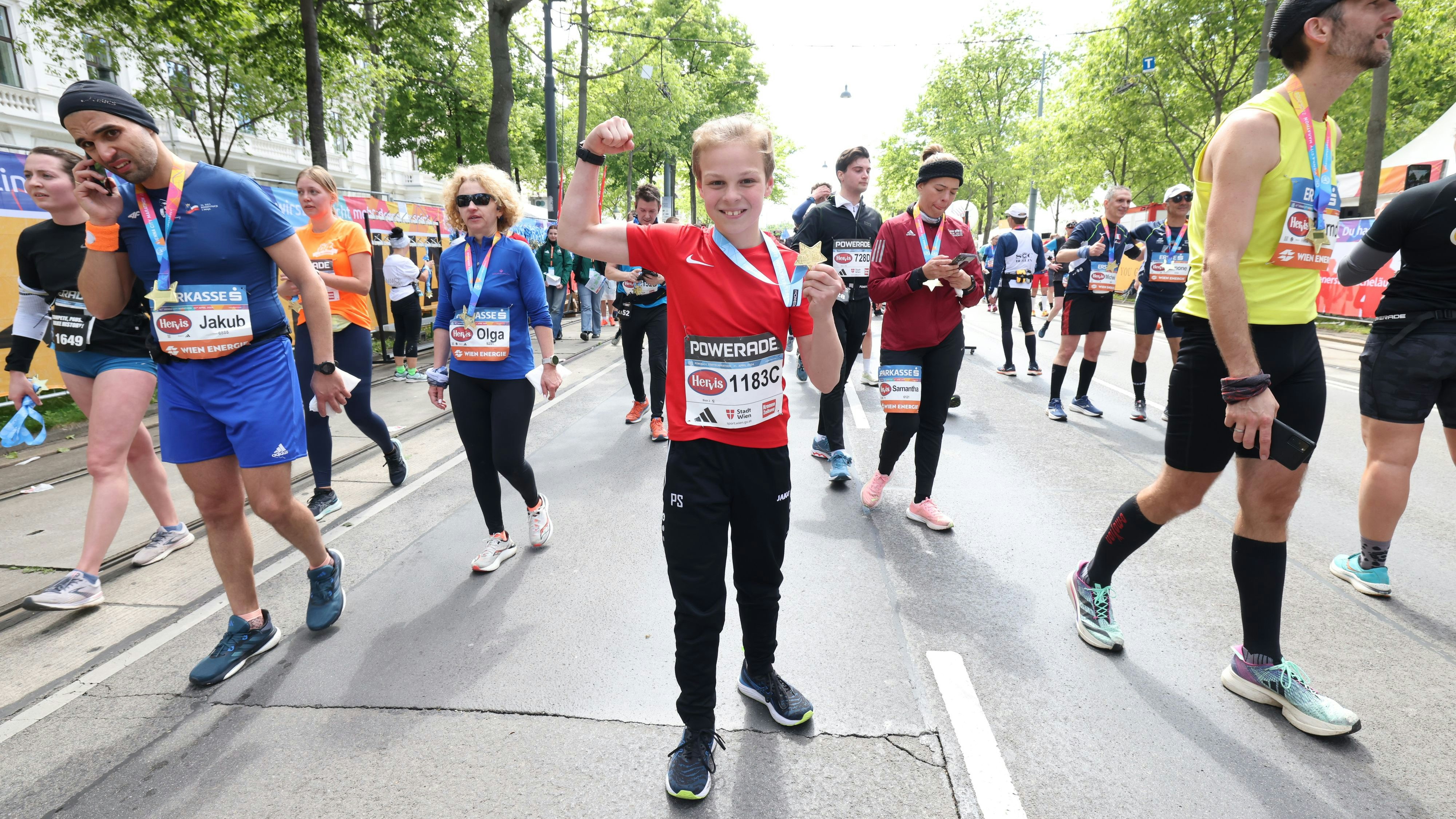 Paul (11) durfte mit seinem Vater Christian die Staffel laufen.