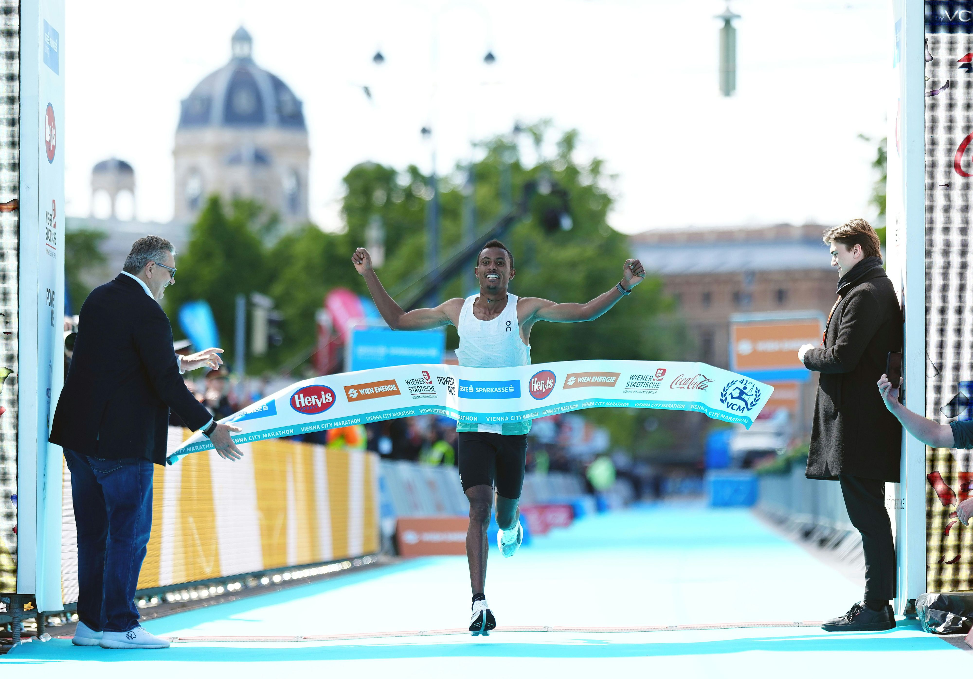 Chala Regasa gewann bei den Männern.