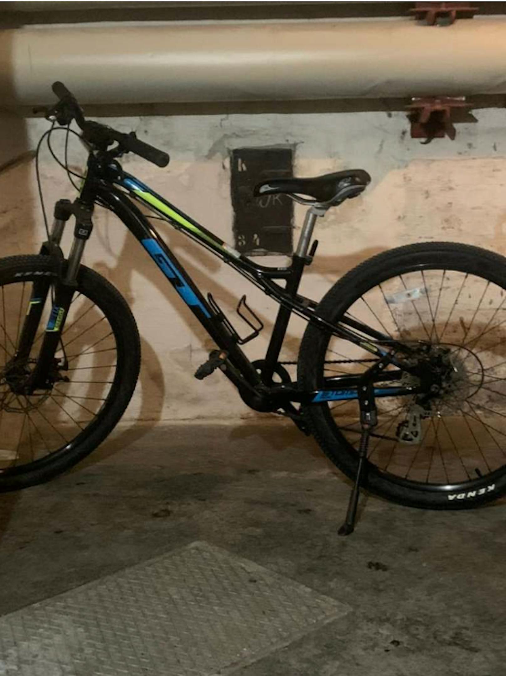 Ein 16-Jähriger steht im Verdacht, diese Fahrräder gestohlen zu haben. Rechtmäßige Besitzer sollen sich bei der Polizeiinspektion am Praterstern melden.