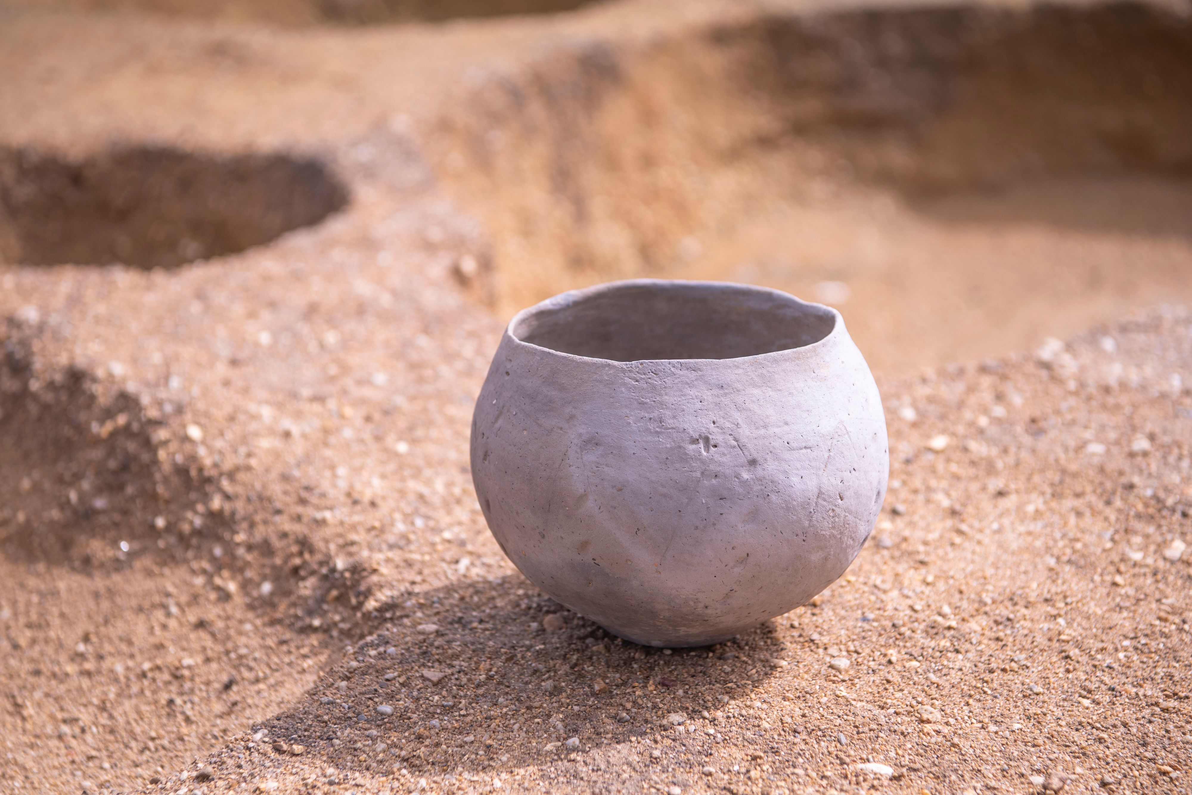 Bei Grabungen auf einer Windpark-Baustelle im Bezirk Mistelbach kamen Keramiken aus dem Neolithikum zum Vorschein