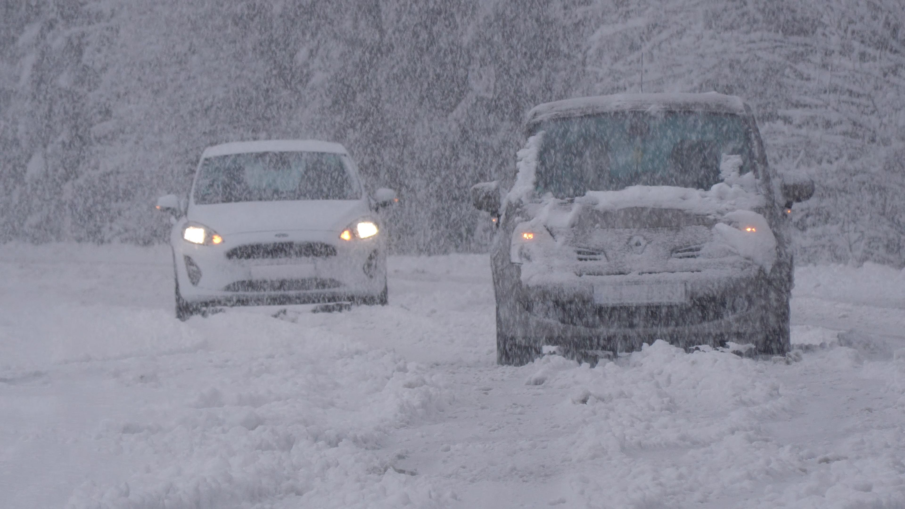 "Wir Sind Total Hilflos"! Schnee-Walze Legt Bayern Lahm | Heute.at