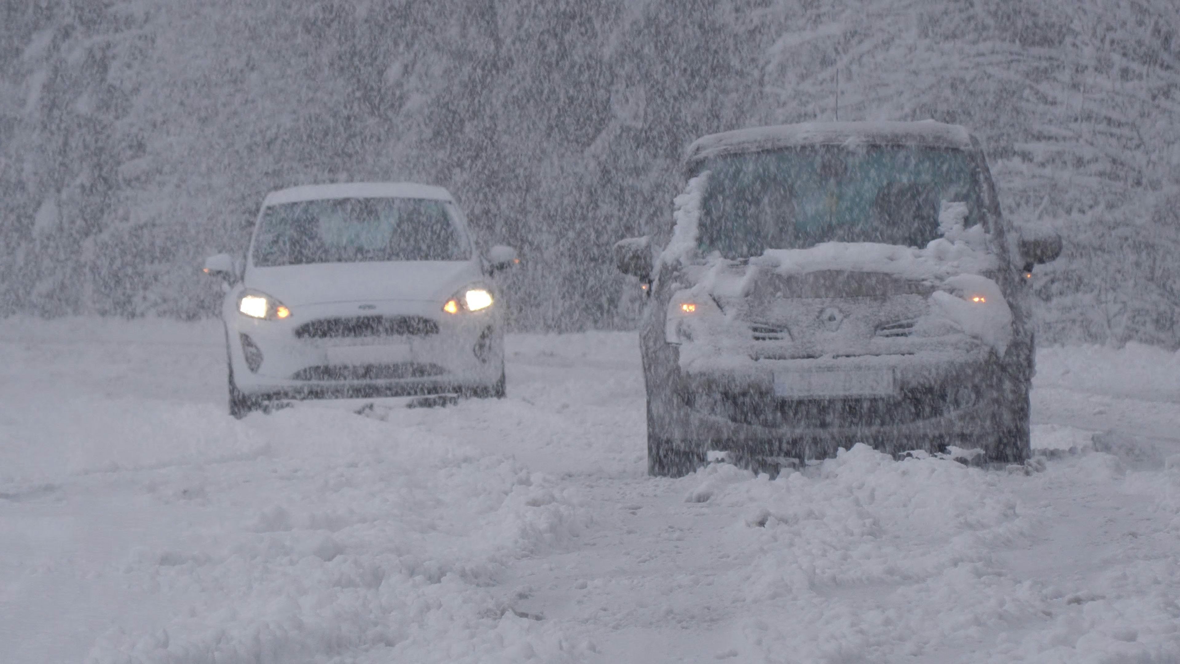 Heute.at - Wir sind total hilflos! Schnee-Walze legt Bayern lahm