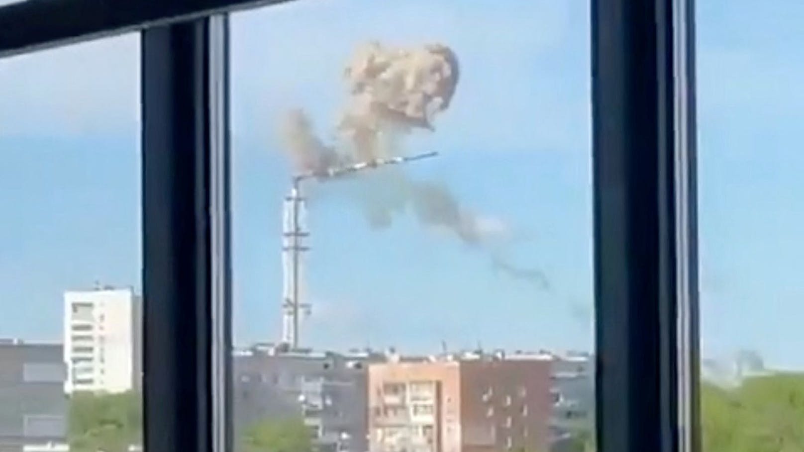 Kreml-Raketen bringen TV-Turm in Charkiw zum Einsturz