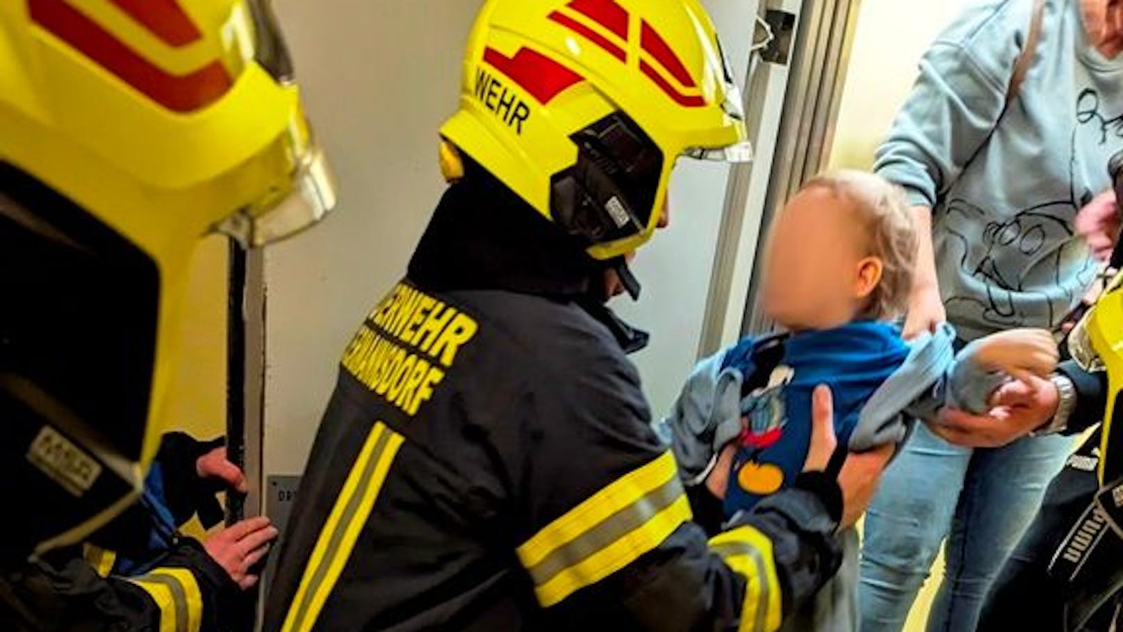Familie aus NÖ steckte mit Kleinkind in Aufzug fest