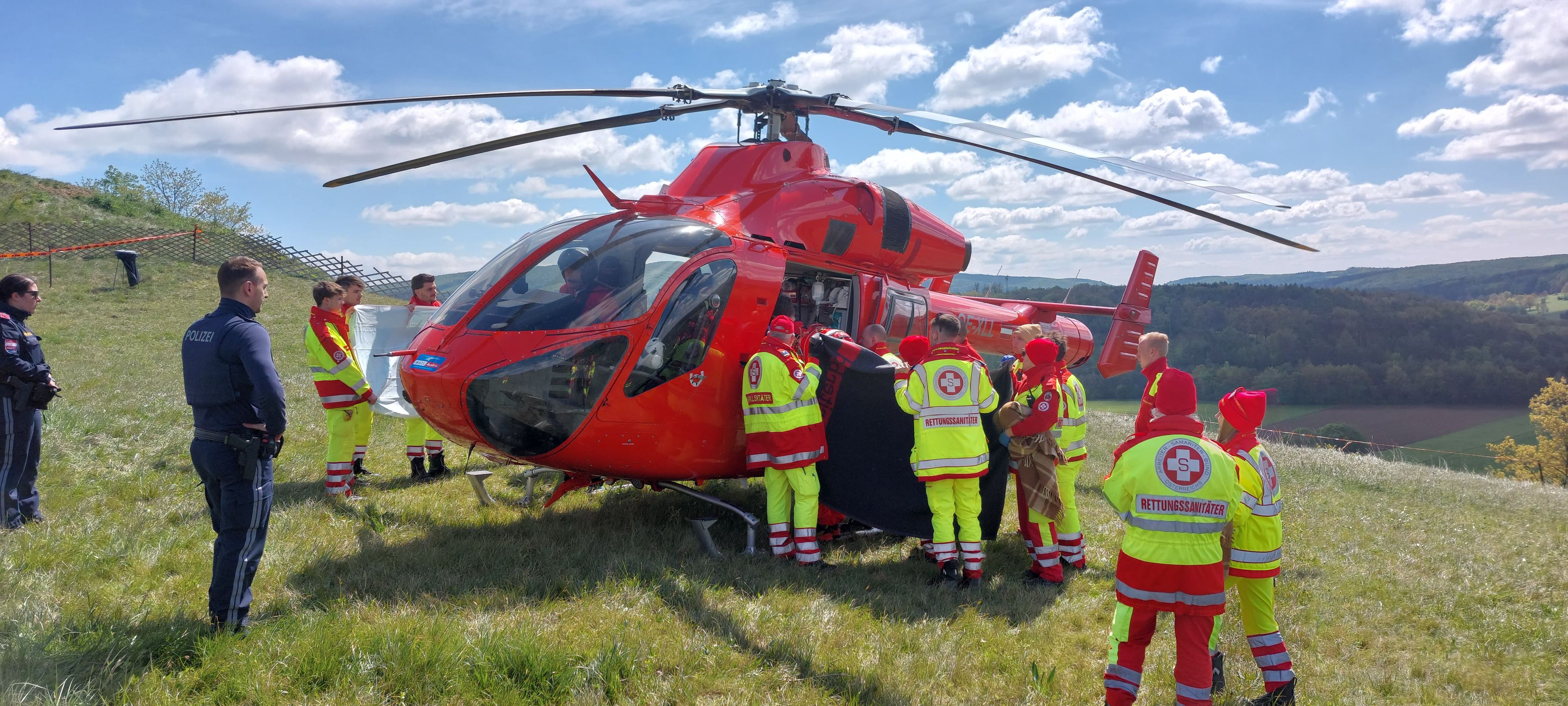 Schwerer Sturz bei Motocross-EM: Einsatzkräfte vor Ort