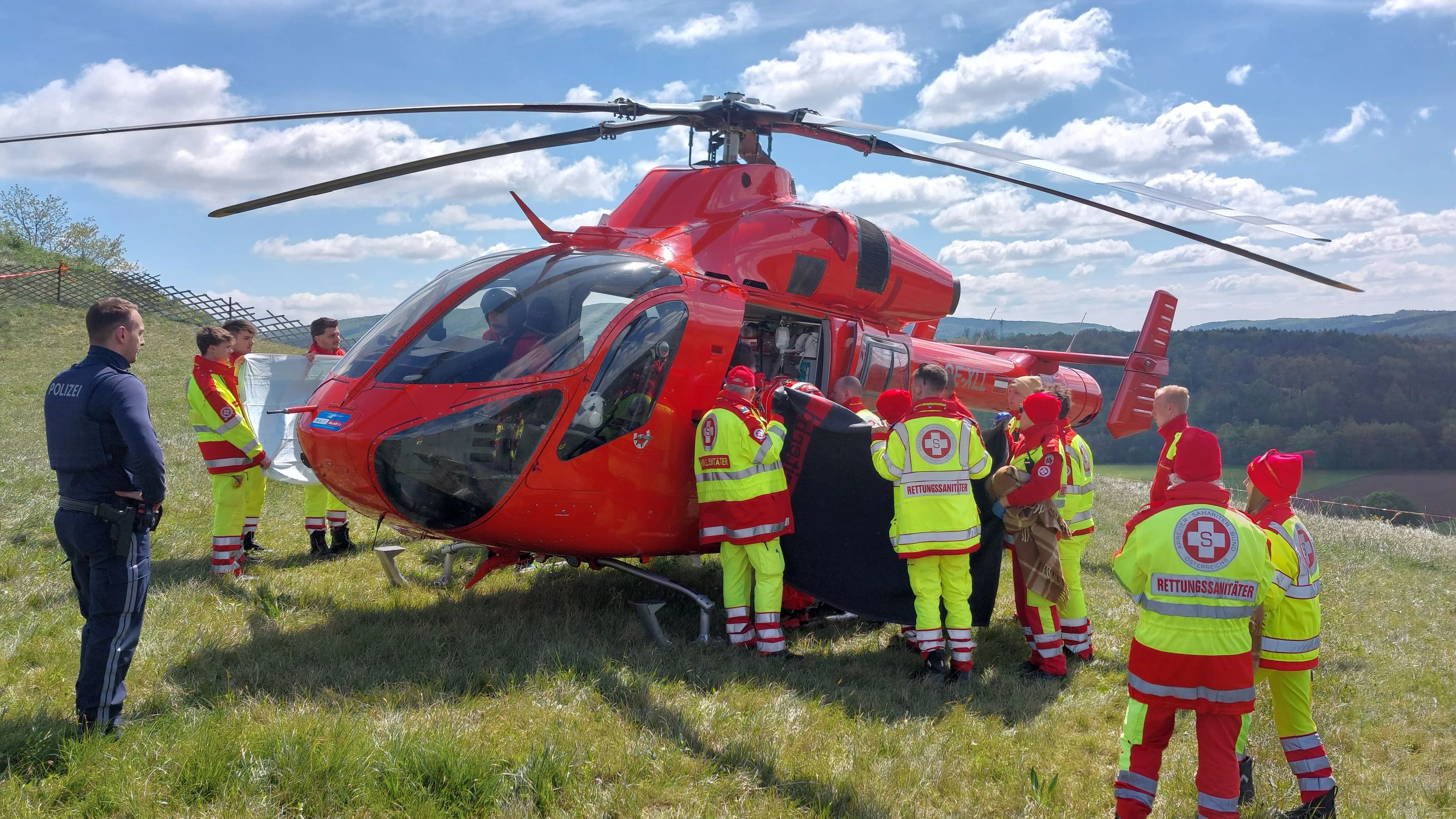 Schwerer Sturz bei Motocross-EM: Einsatzkräfte vor Ort