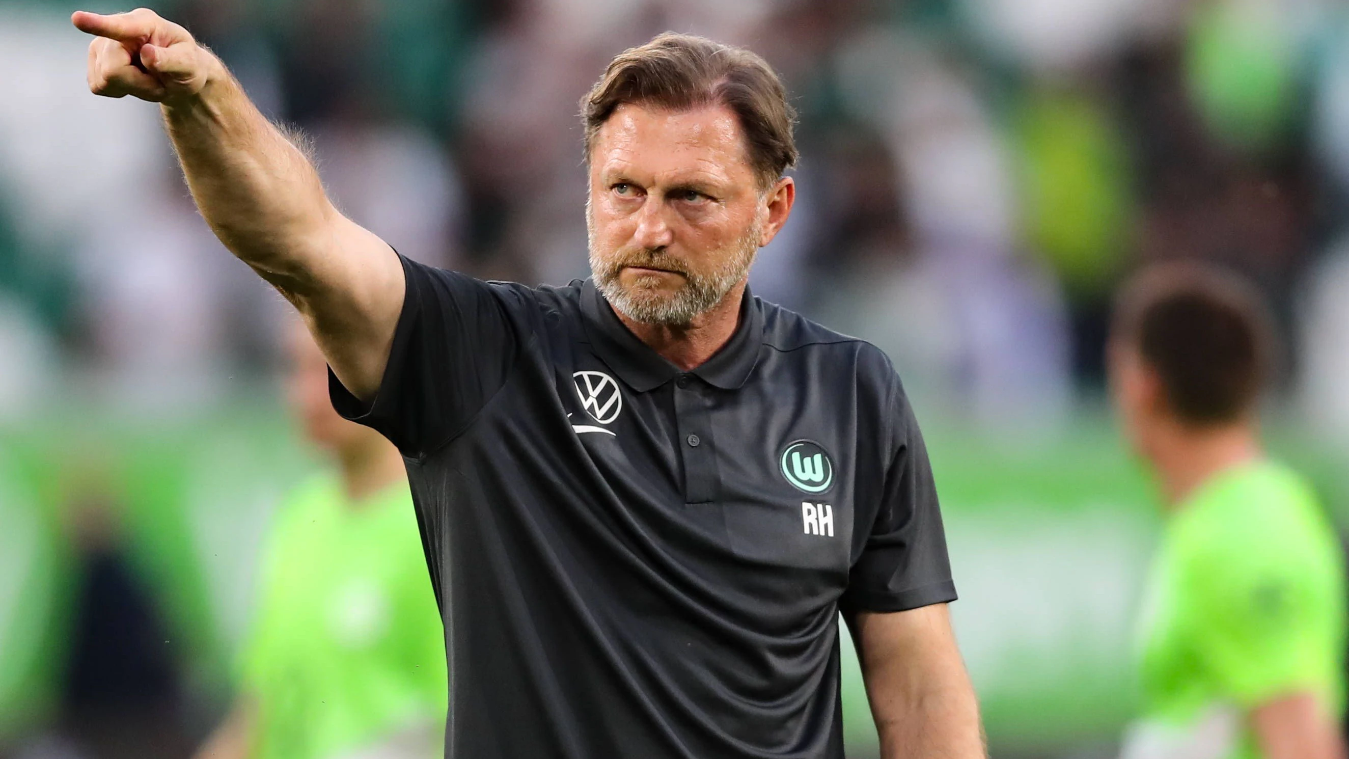 Trainer Ralph Hasenhüttl VfL Wolfsburg - 1. Fussball Bundesliga Saison 2023-2024 Punktspiel VfL Wolfsburg vs. Borussia Mönchengladbach in der Volkswagen Arena in Wolfsburg - Fussball,Deutschland,Mann,Männer,07.04.2024 *** Coach Ralph Hasenhüttl VfL Wolfsburg 1 Soccer Bundesliga Season 2023 2024 Point Match VfL Wolfsburg vs Borussia Mönchengladbach at the Volkswagen Arena in Wolfsburg Soccer,Germany,Man,Men,07 04 2024