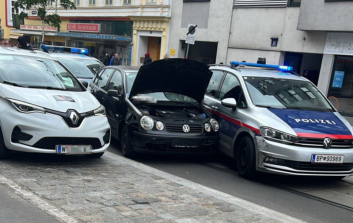 Das Fluchtfahrzeug: ein schwarzer Volkswagen Polo.