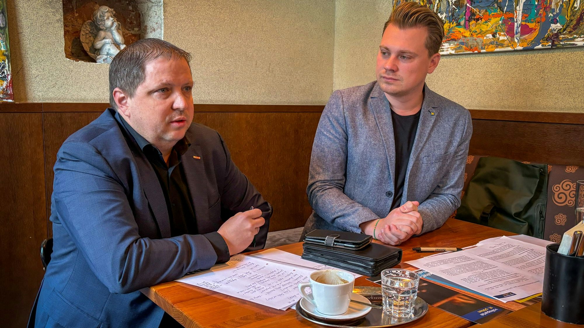 Burger (li.) und Krumböck (beide ÖVP) wollen sich für eine "Wiederbelebung" der Innenstadt stark machen.